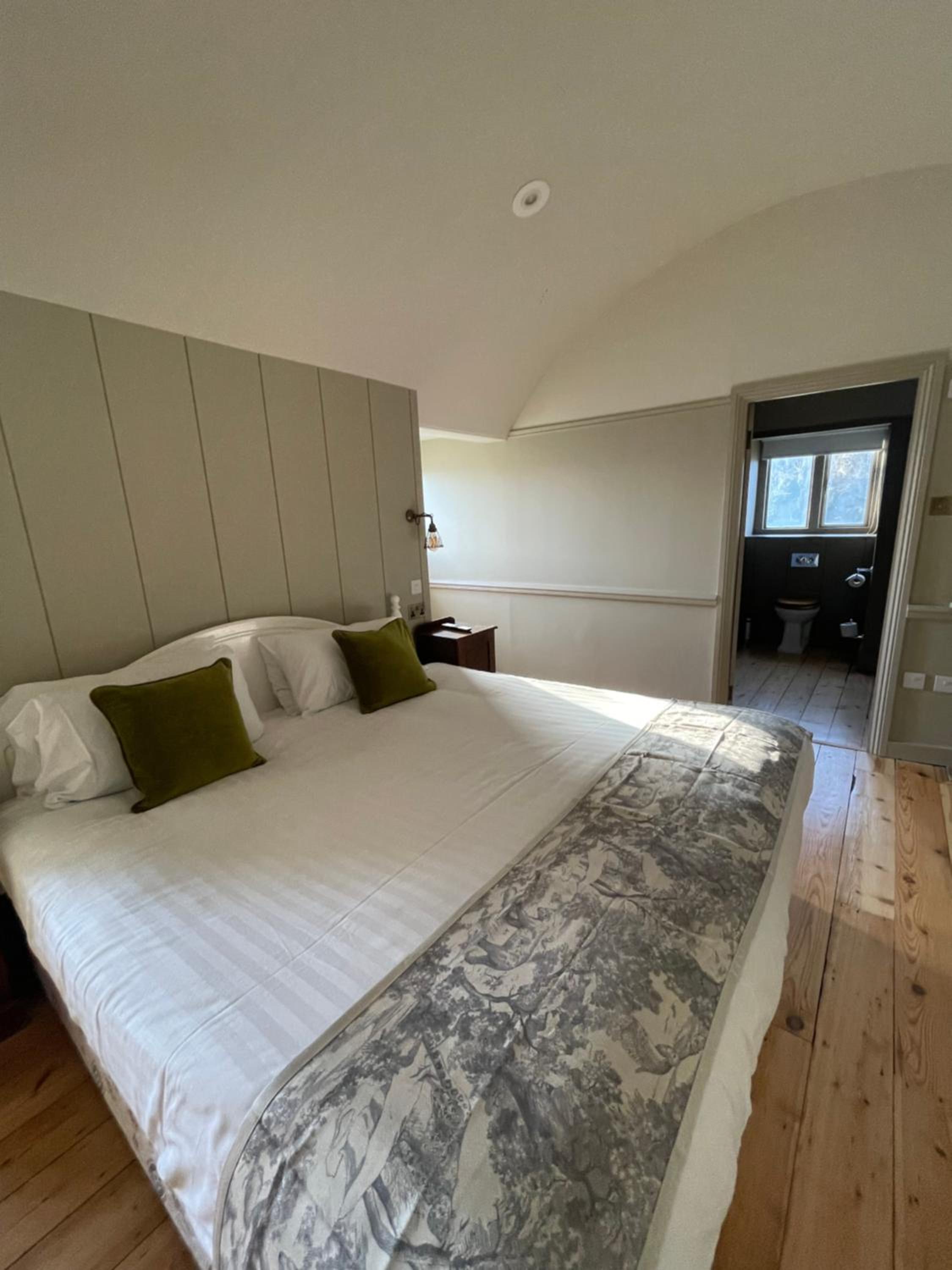 Deluxe Double Room – NO PETS