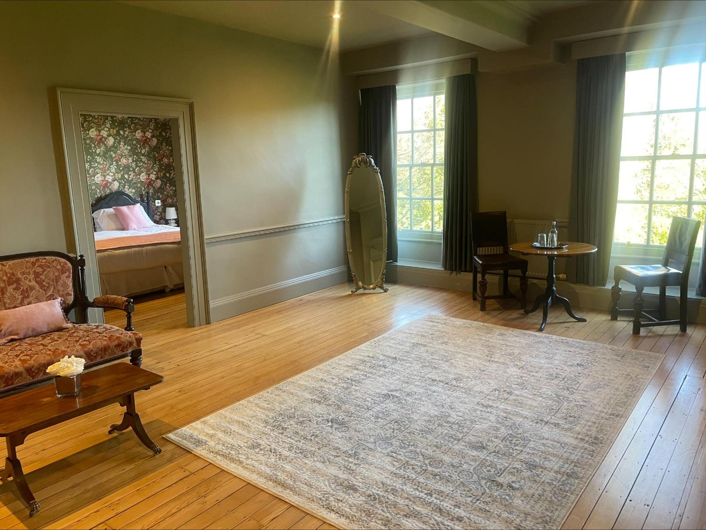 Deluxe Suite with Garden View - NO PETS - Photo 3
