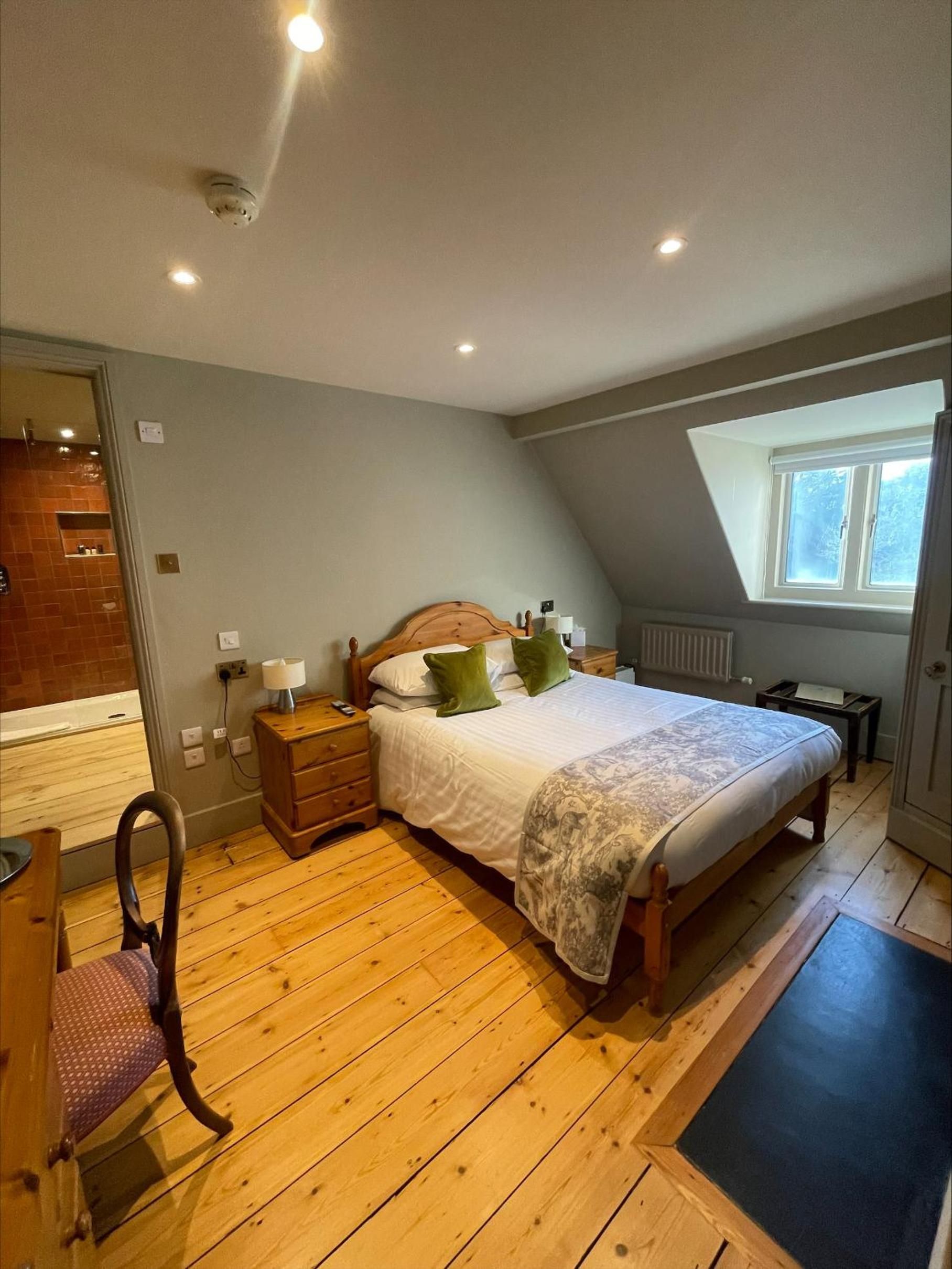 Classic Double Room – NO PETS photo 3