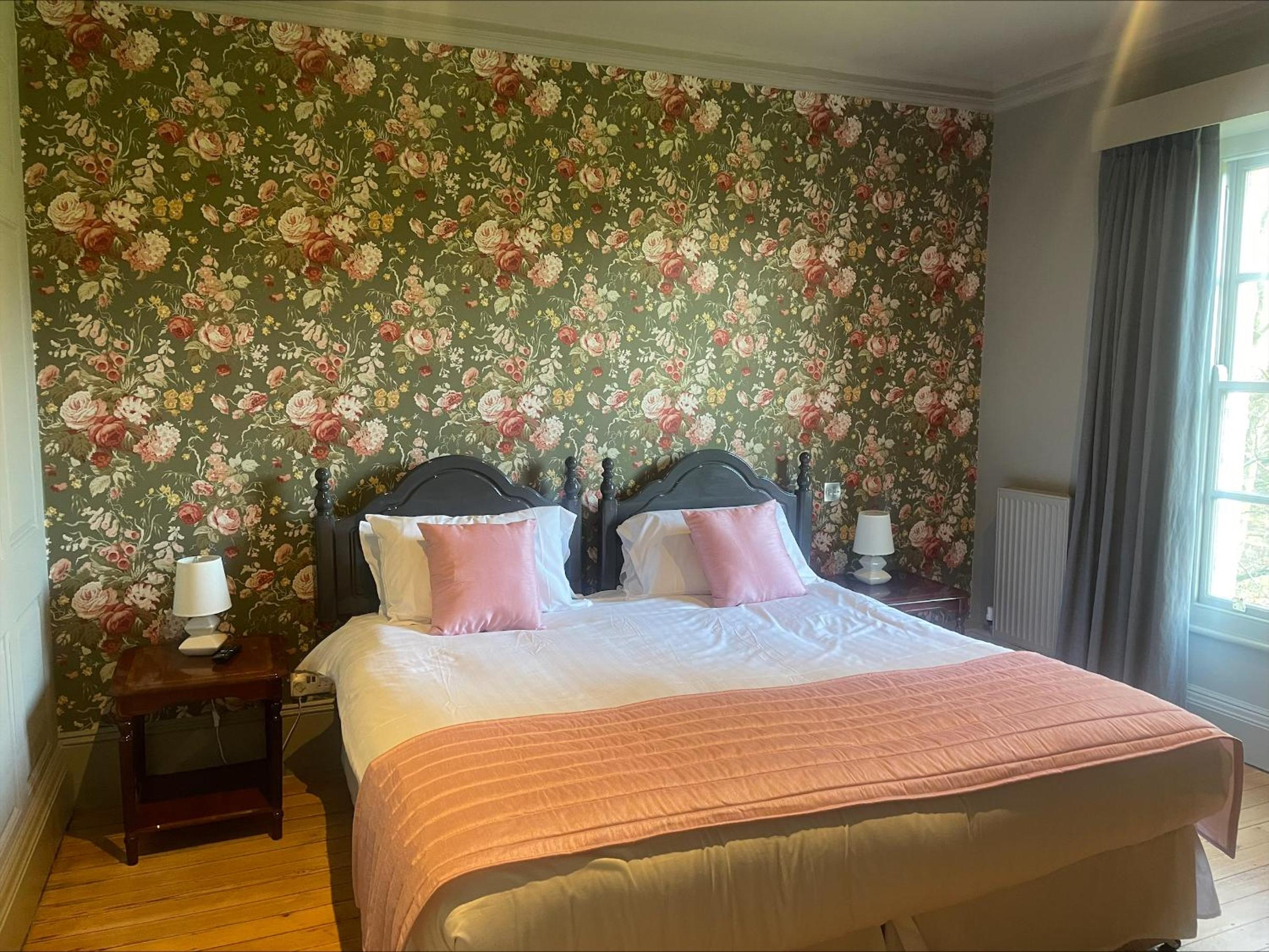 Deluxe Suite with Garden View - NO PETS - Photo 2