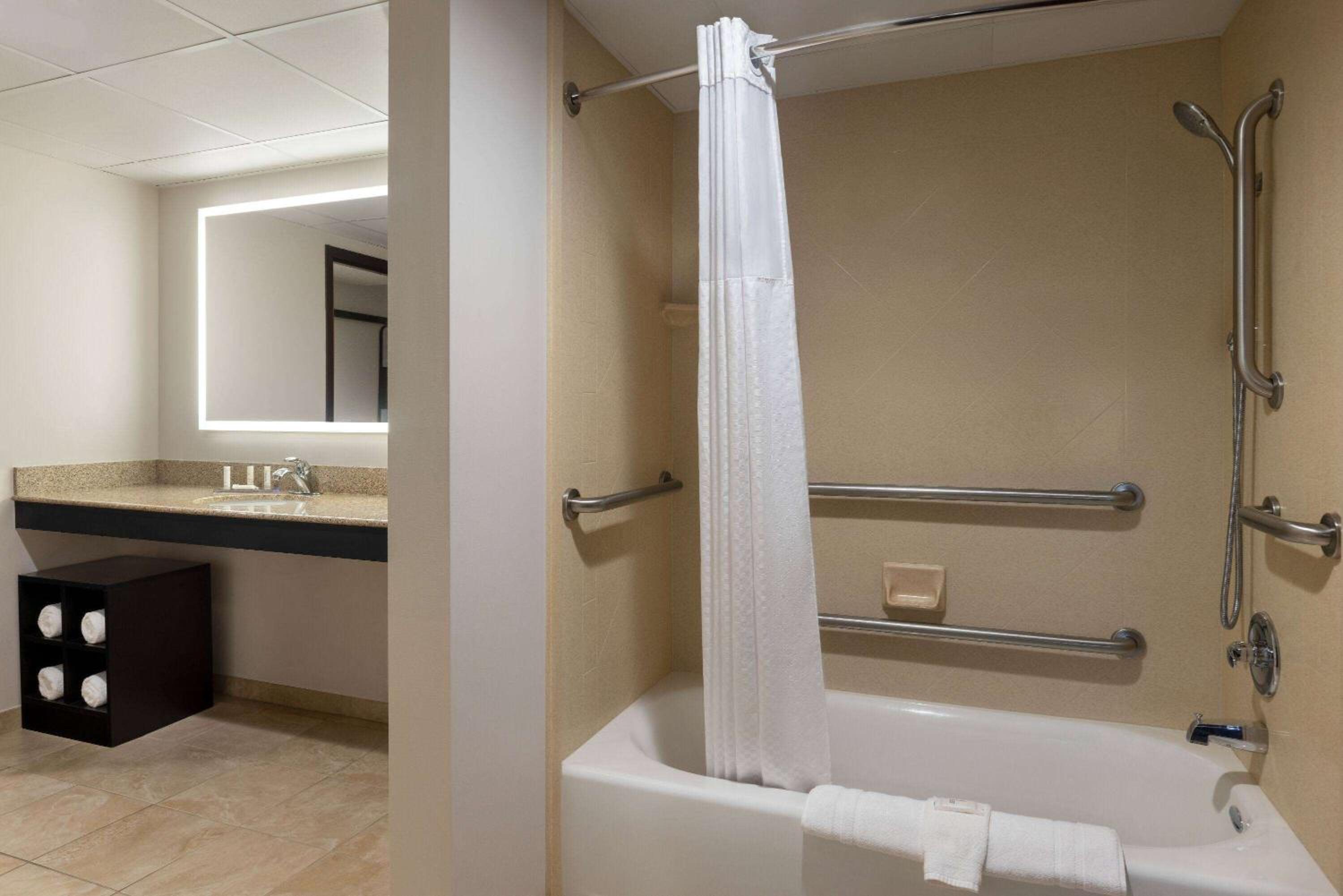La Quinta Inn & Suites by Wyndham Lake George, Bilde 5