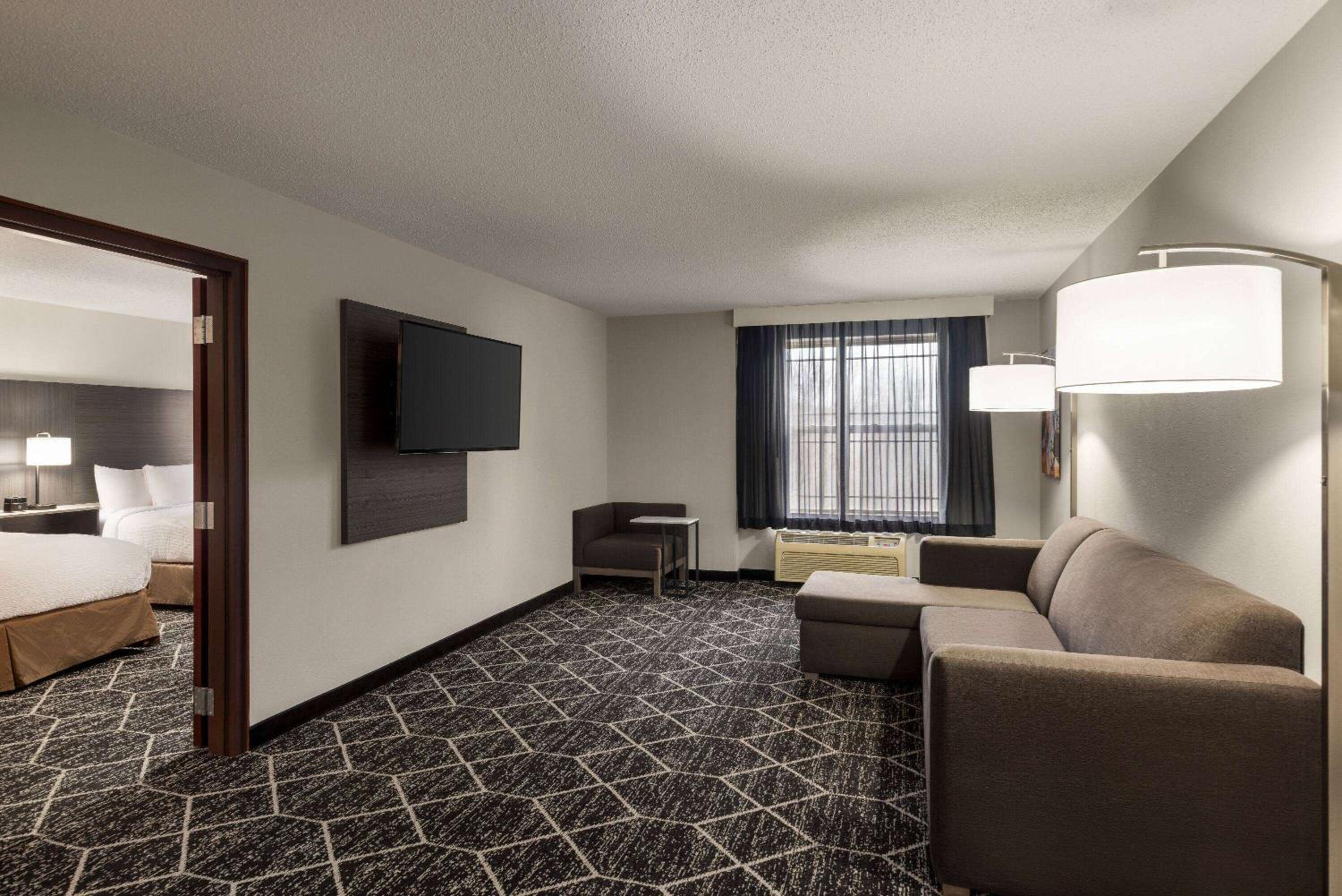 One-Bedroom Suite with Two Queen Beds, Mobility Access and Roll-in Shower, Non-Smoking