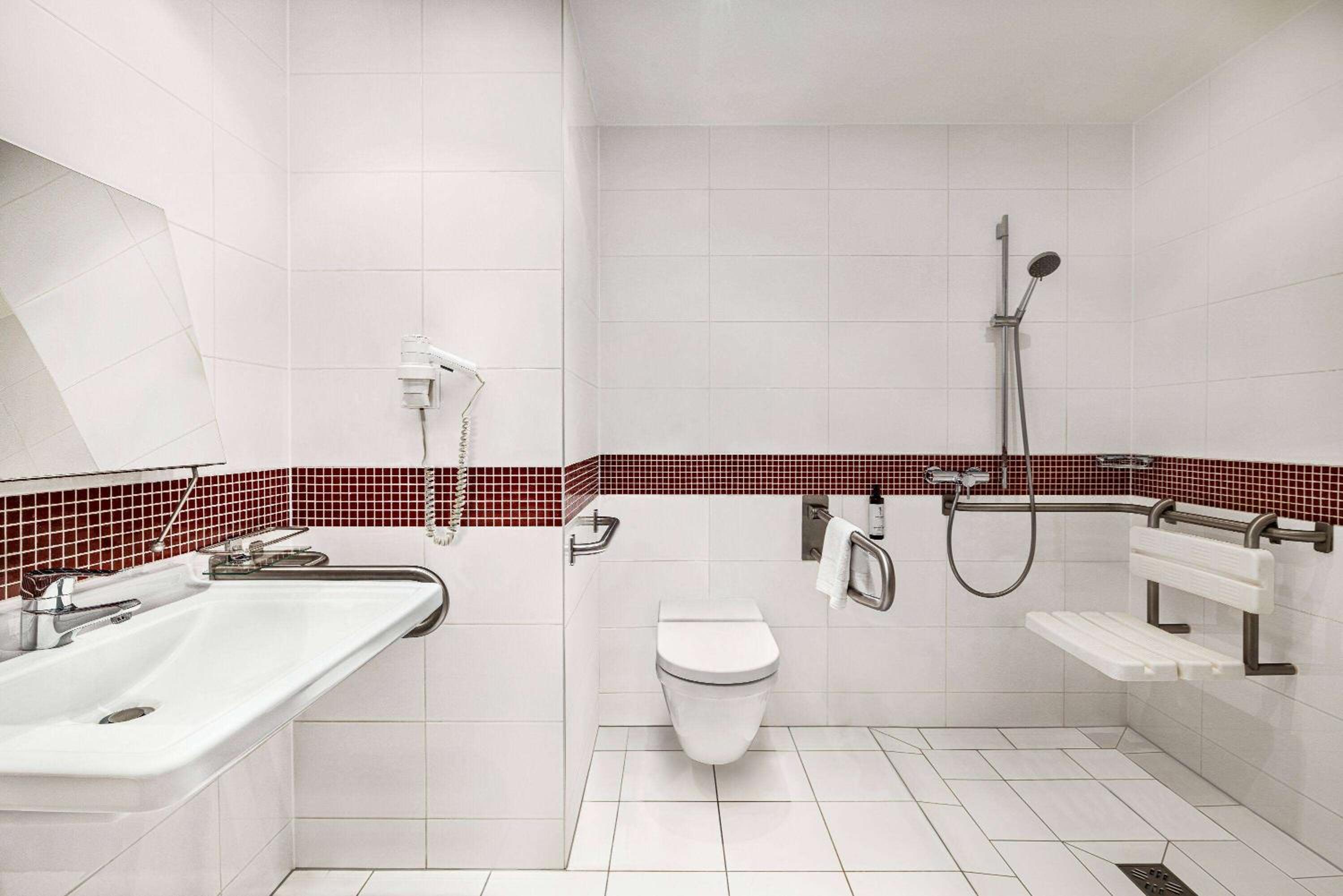 Accessible Room - Photo 7