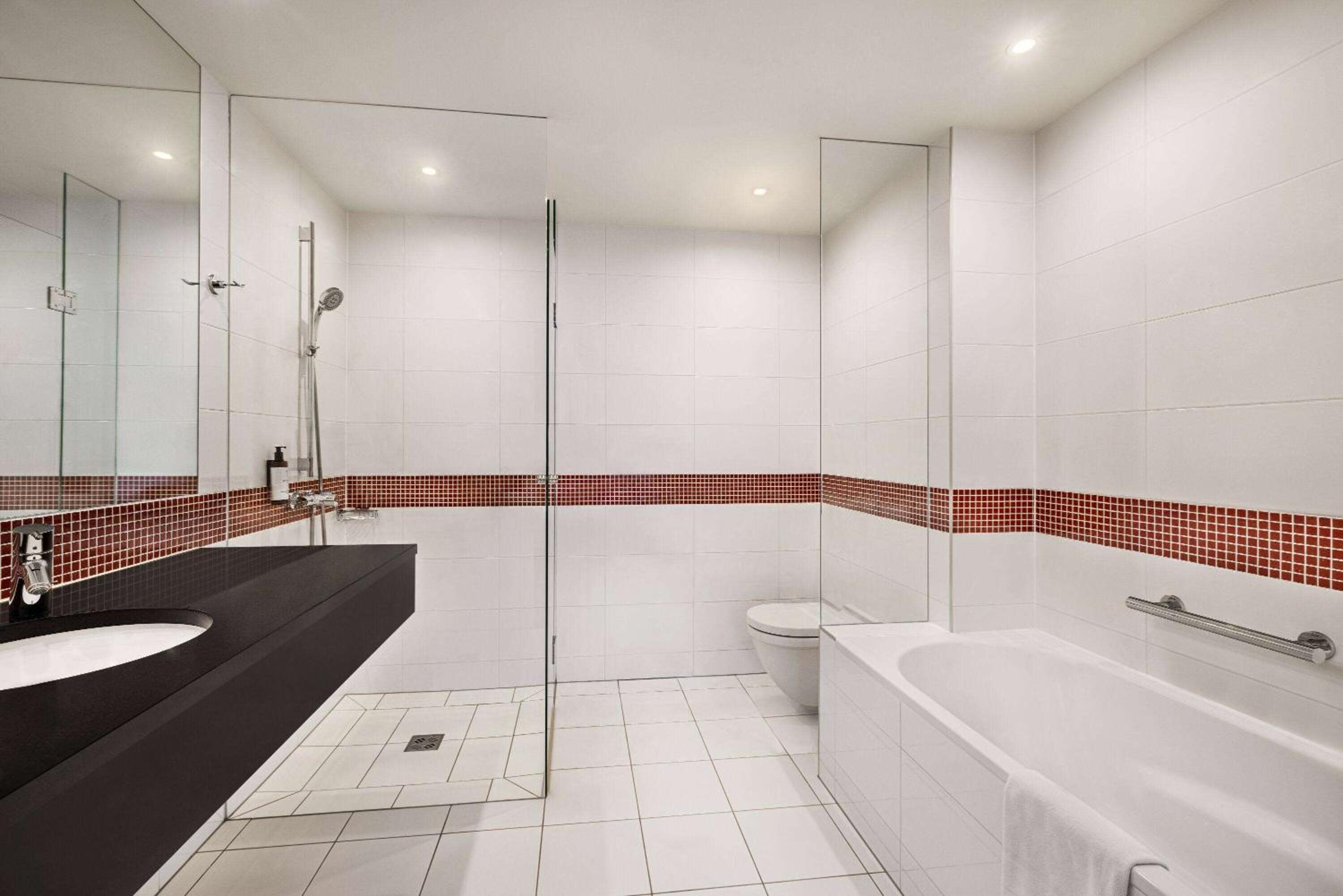 Classic Apartment with King or Two Single Beds - Photo 3