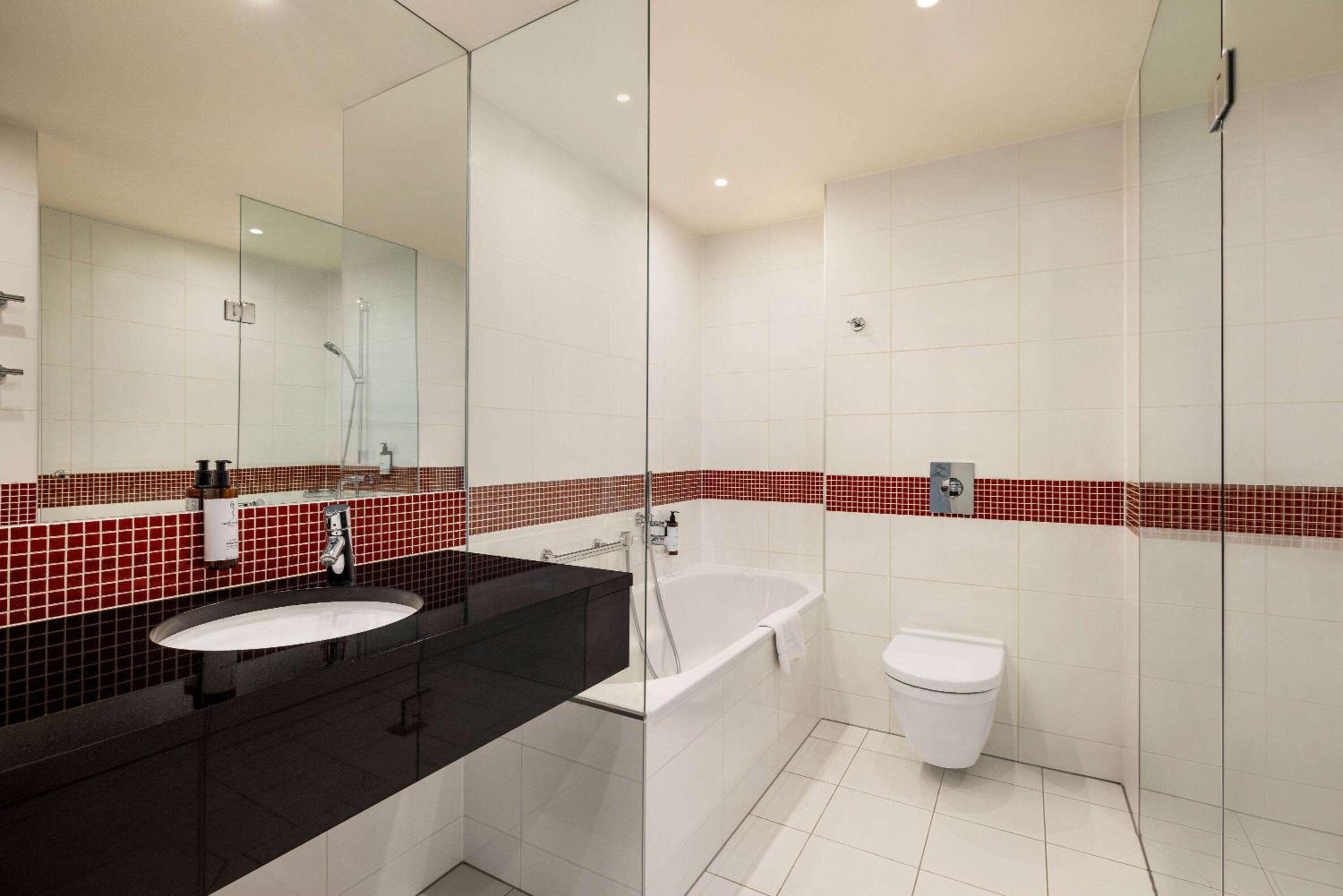 Classic Apartment with King or Two Single Beds - Photo 7