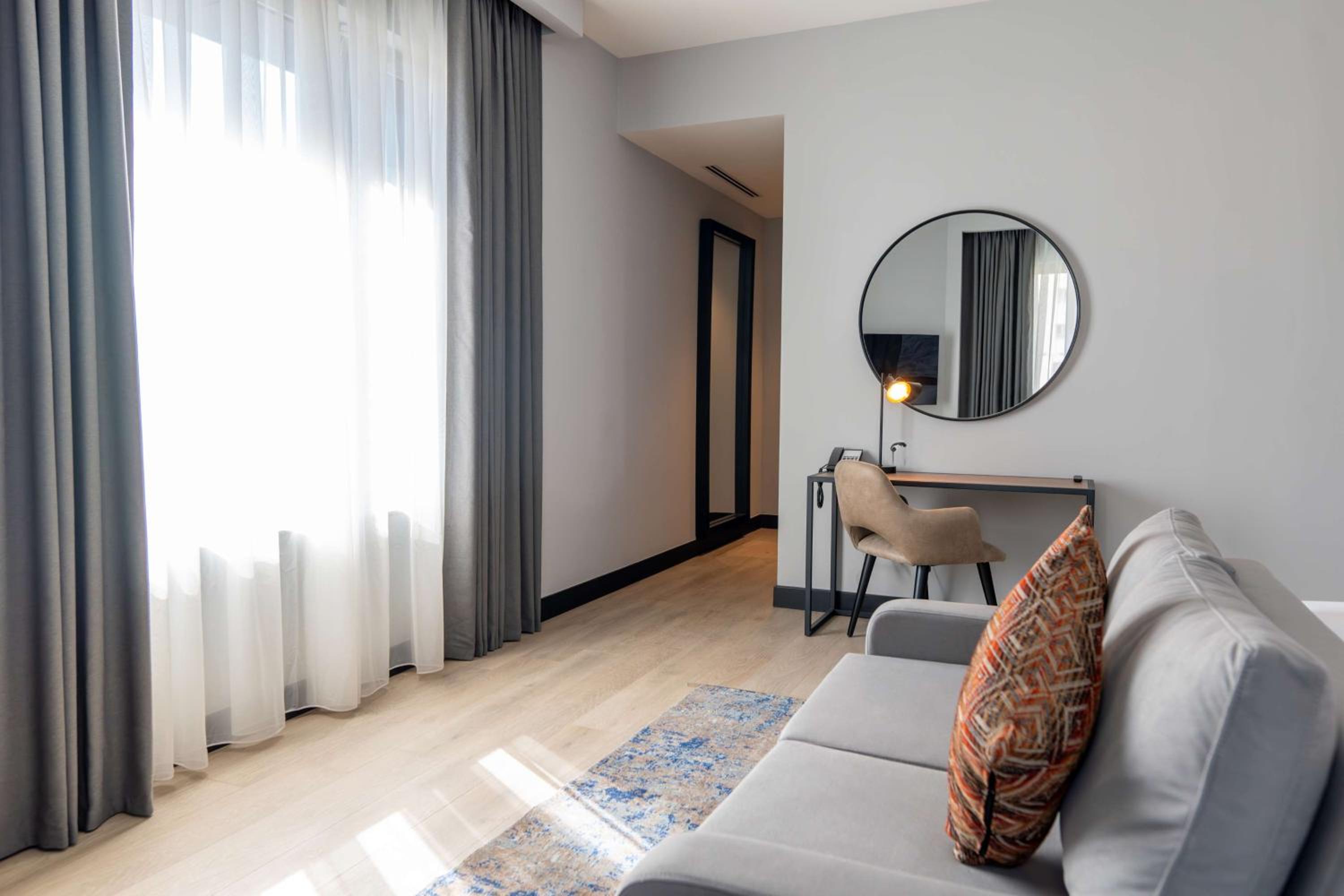 Premium Suite - Photo 2