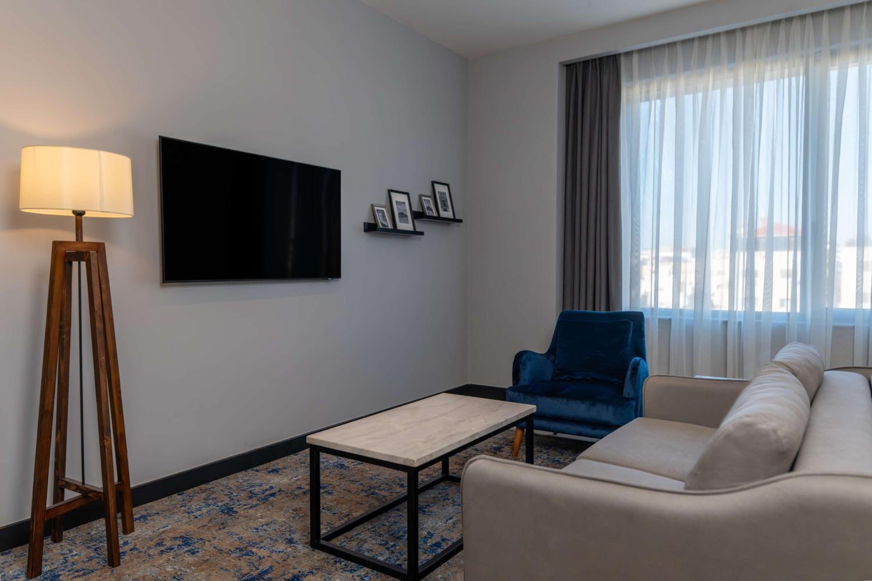 Premium Suite - Photo 12