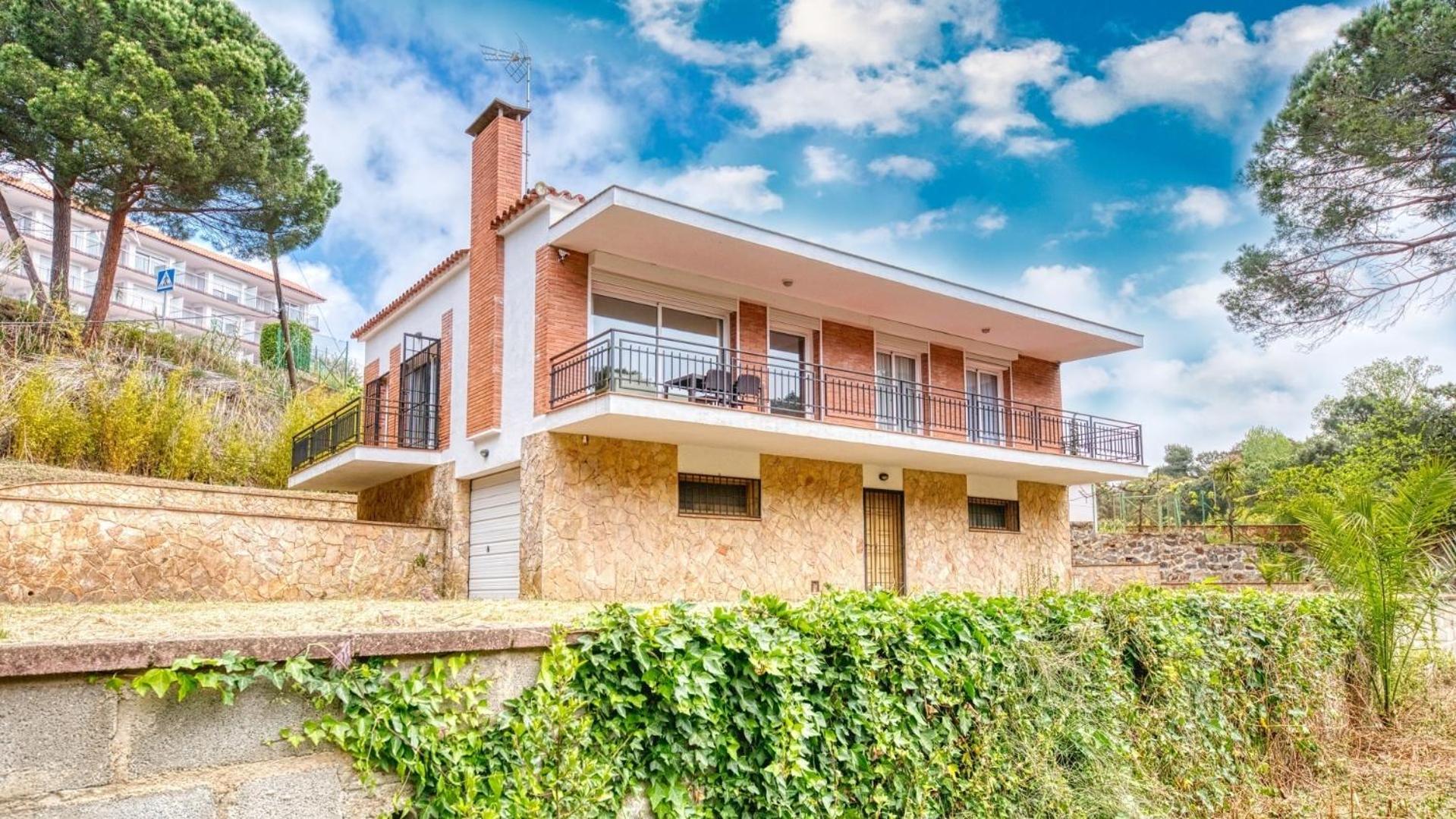 Villa with Garden View