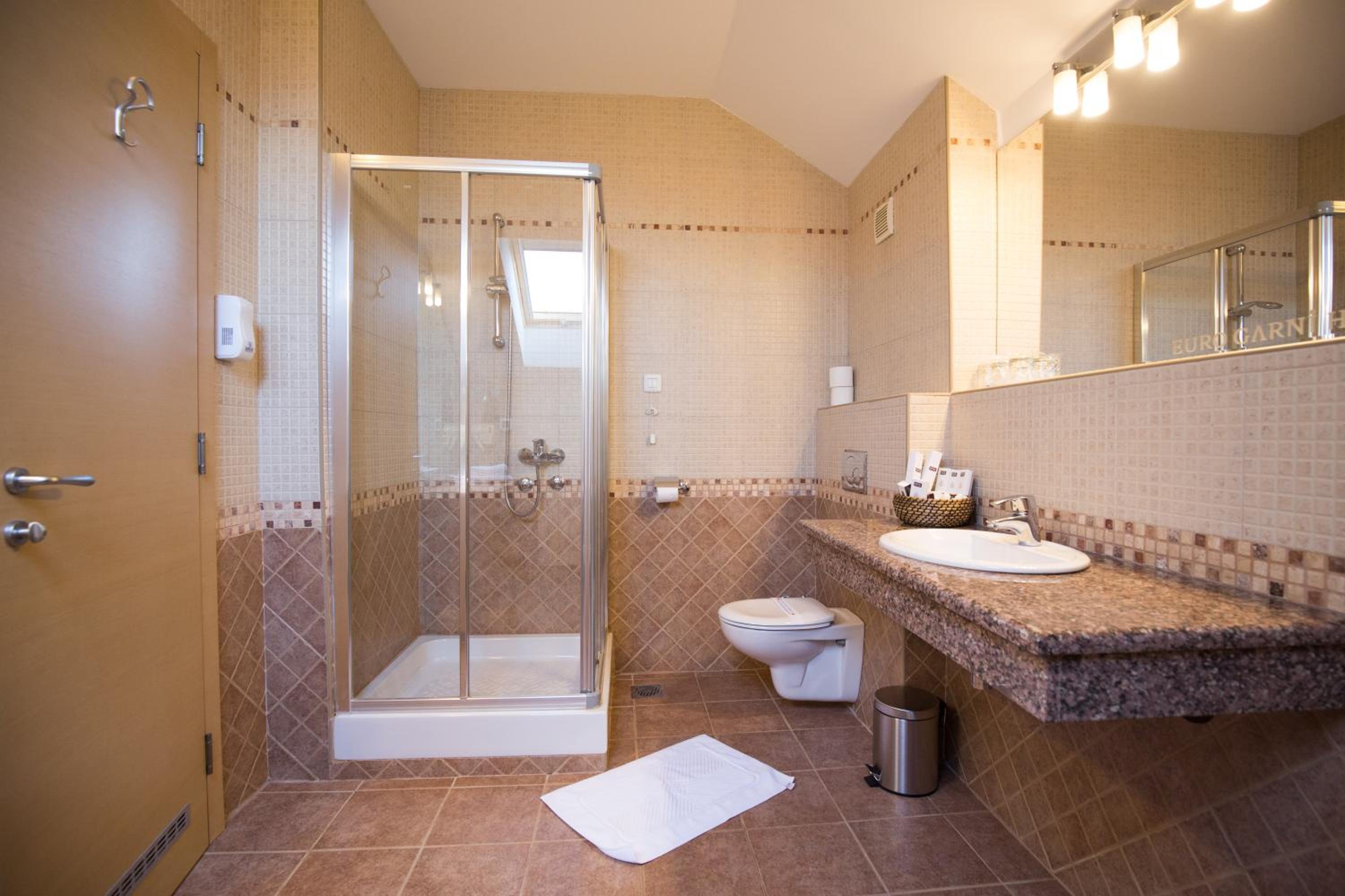 Family Suite - Photo 9