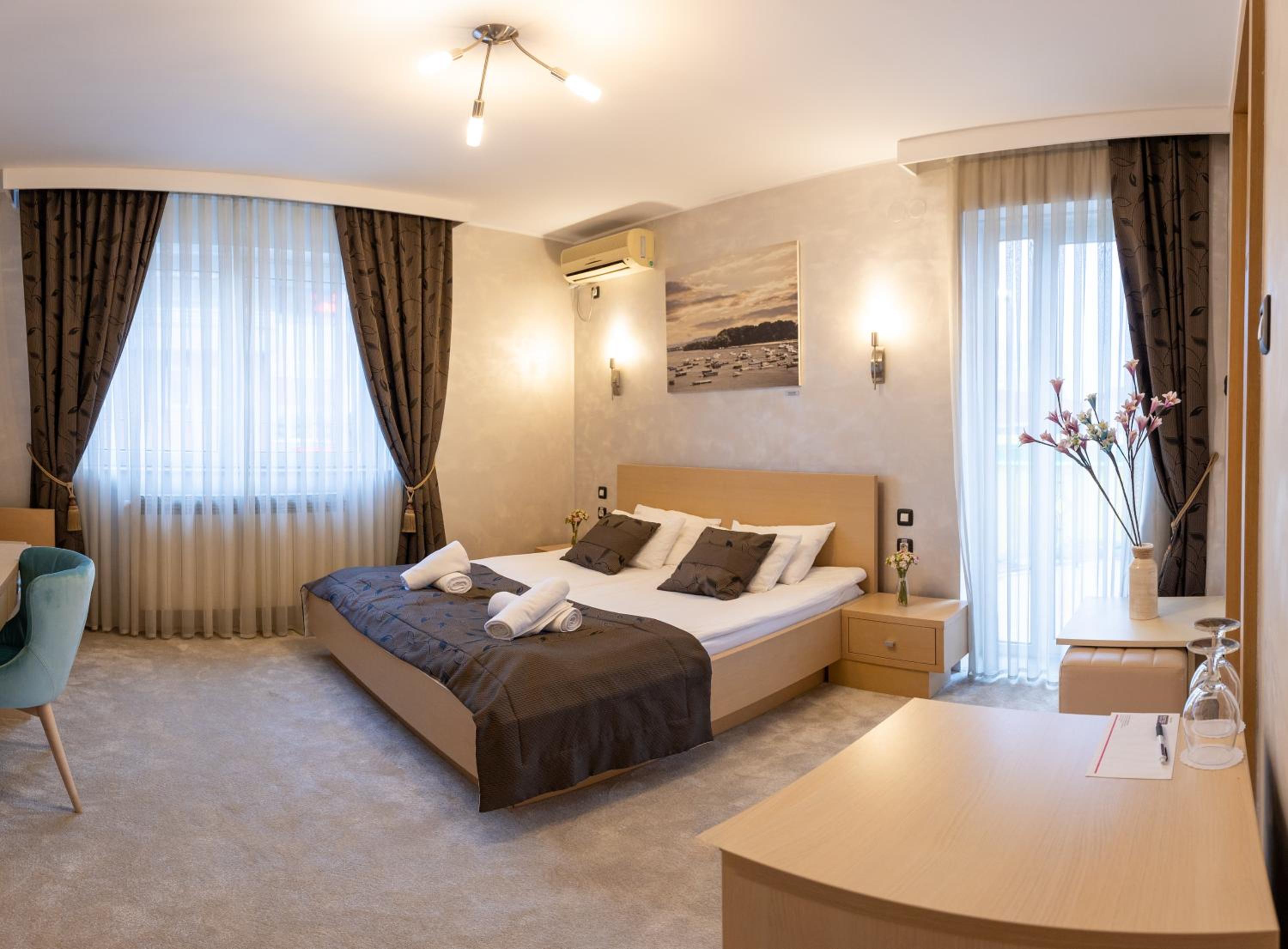 Standard Double Room - Photo 3