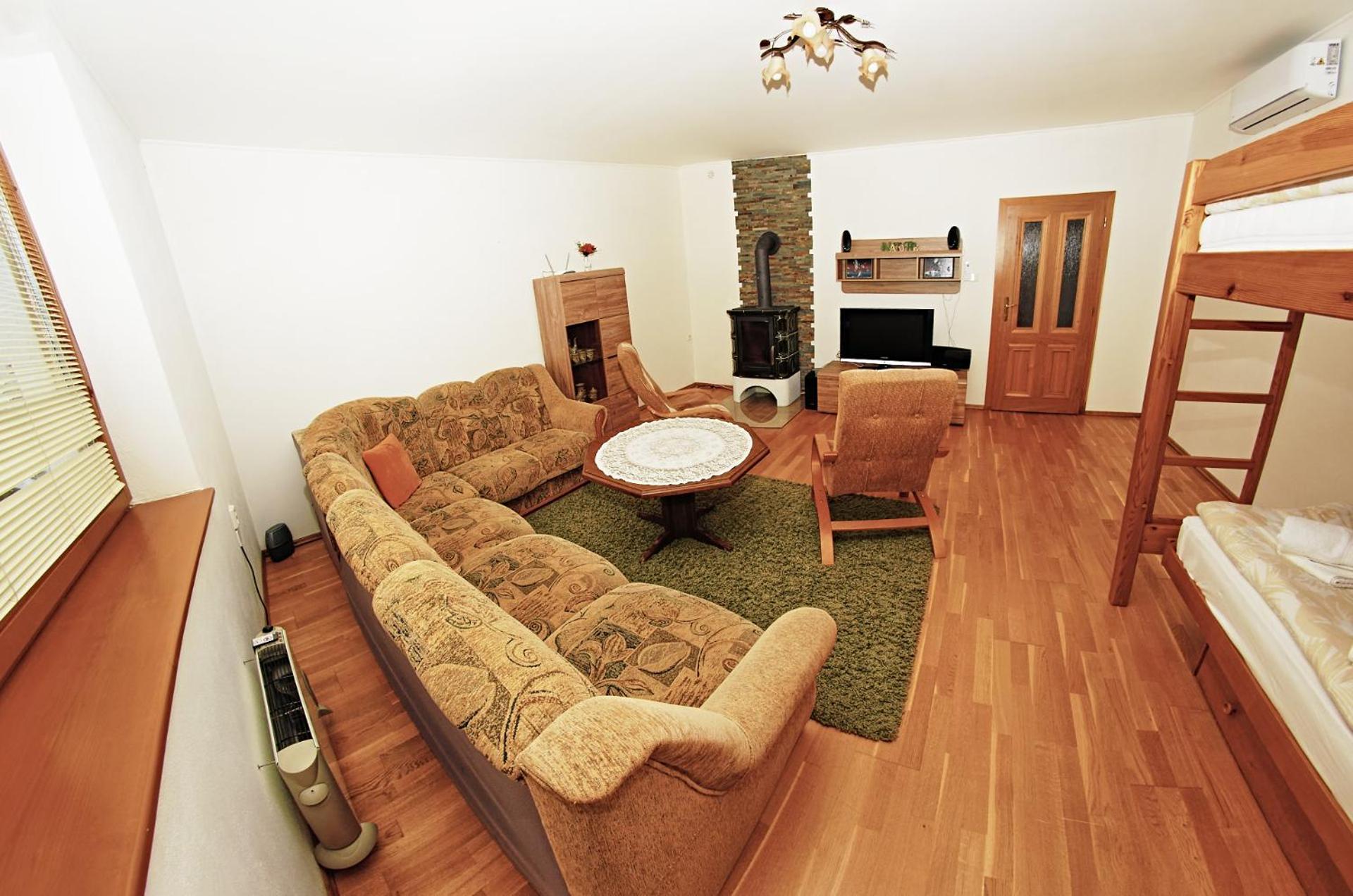 One-Bedroom Apartment photo 1
