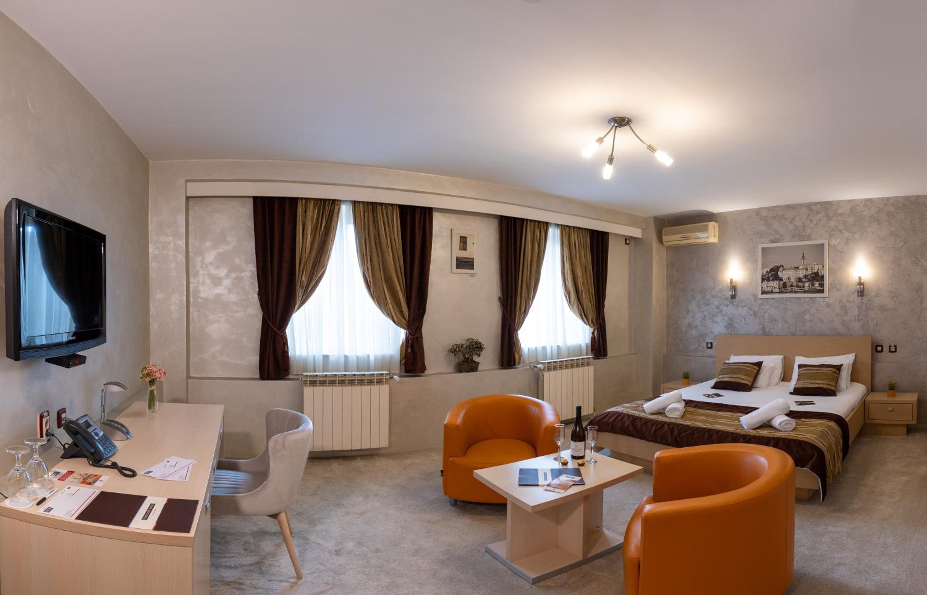 Superior Twin or Double Room - Photo 4