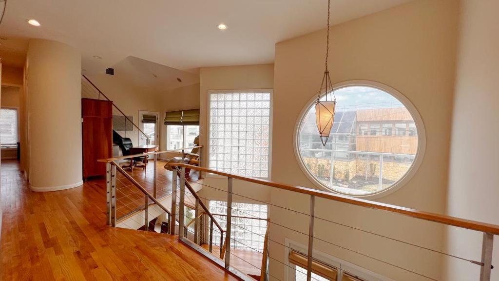 Five-Bedroom House photo 1