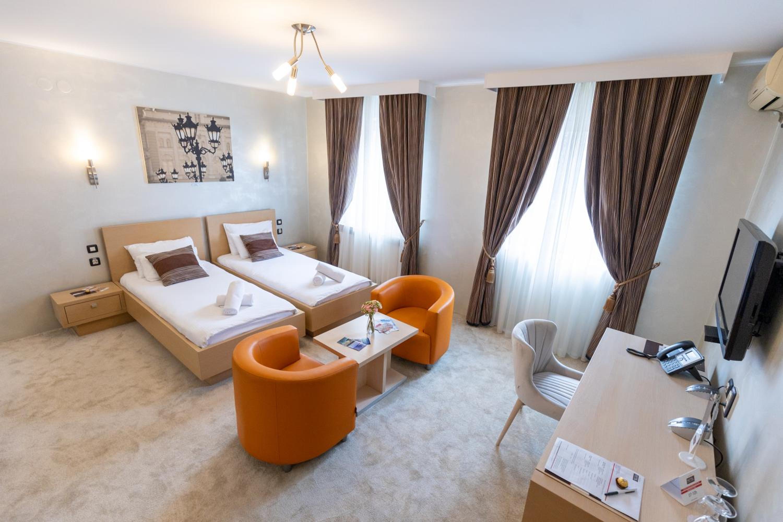 Superior Twin or Double Room - Photo 8