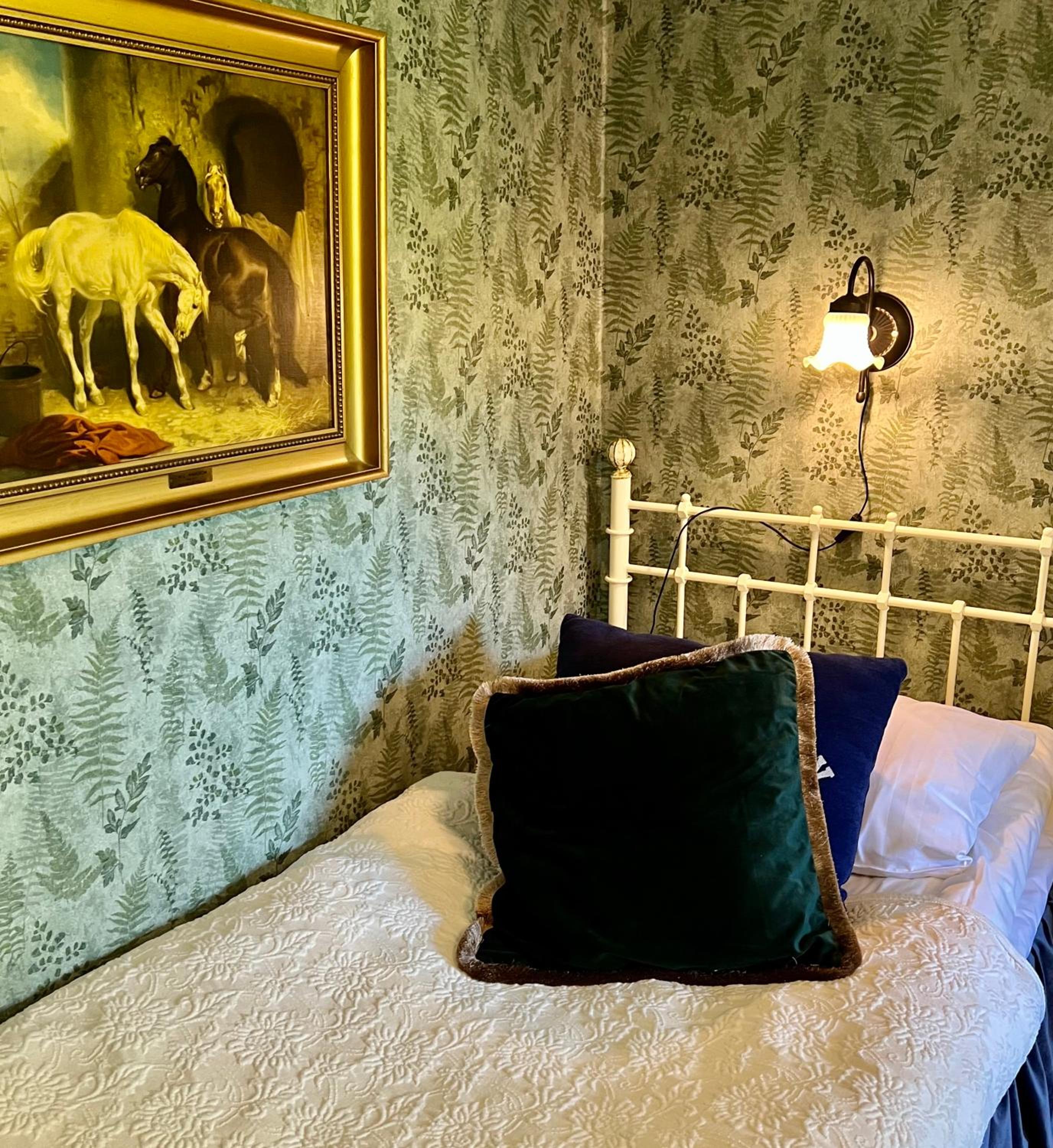 Double or Twin Room - Photo 4