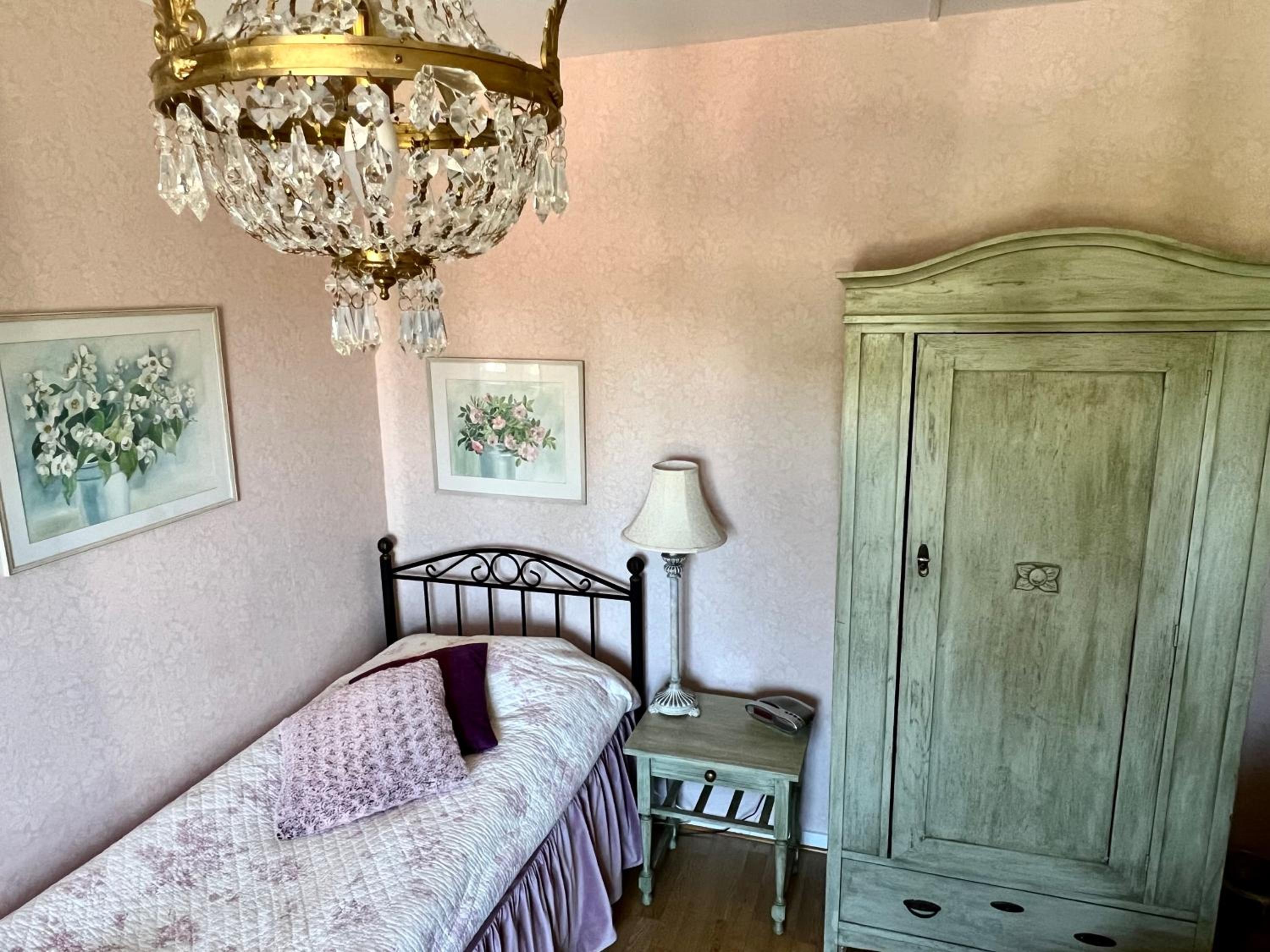 Double or Twin Room - Photo 6