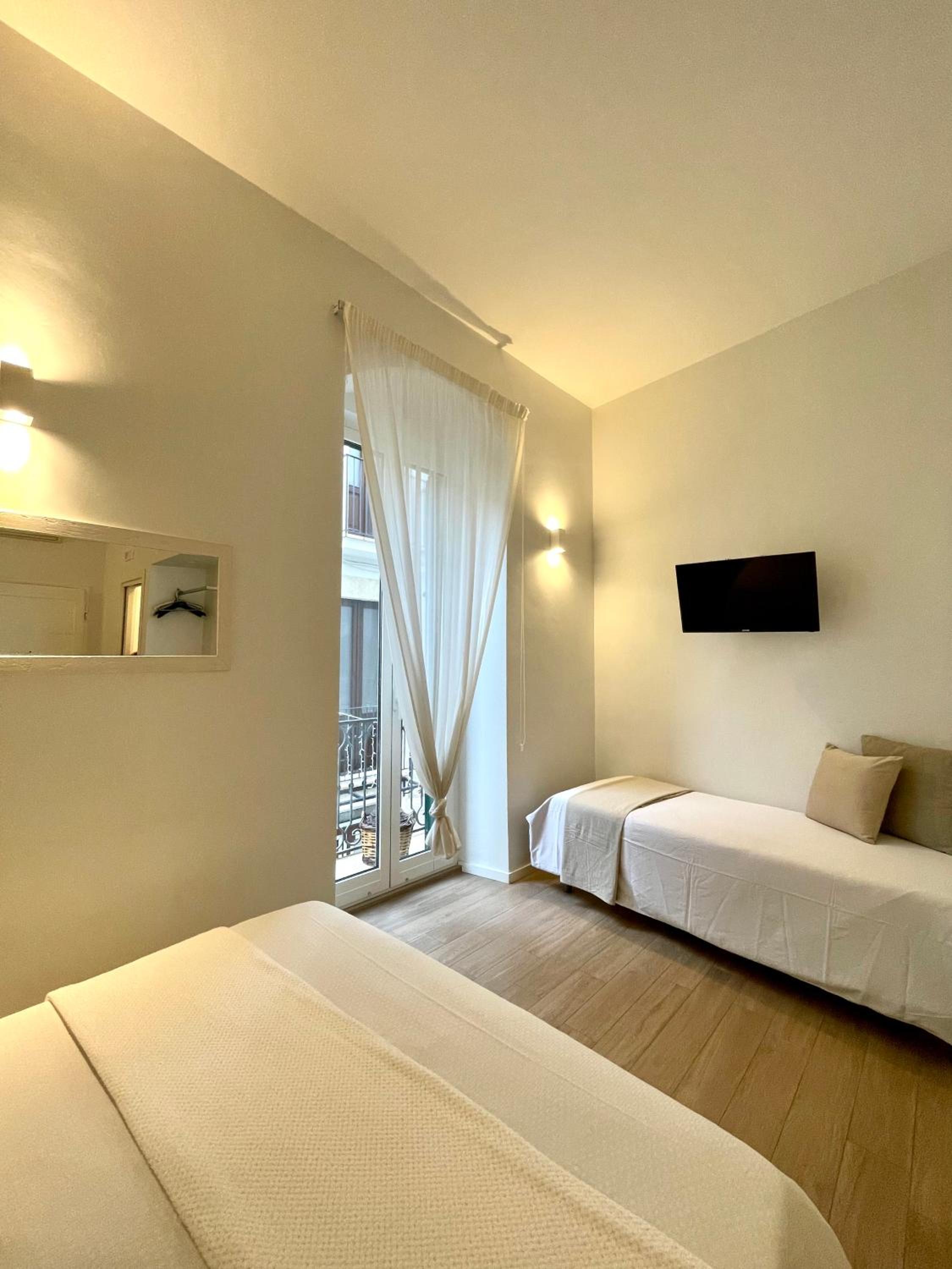 Triple Room with Balcony - Separate Building - Photo 2