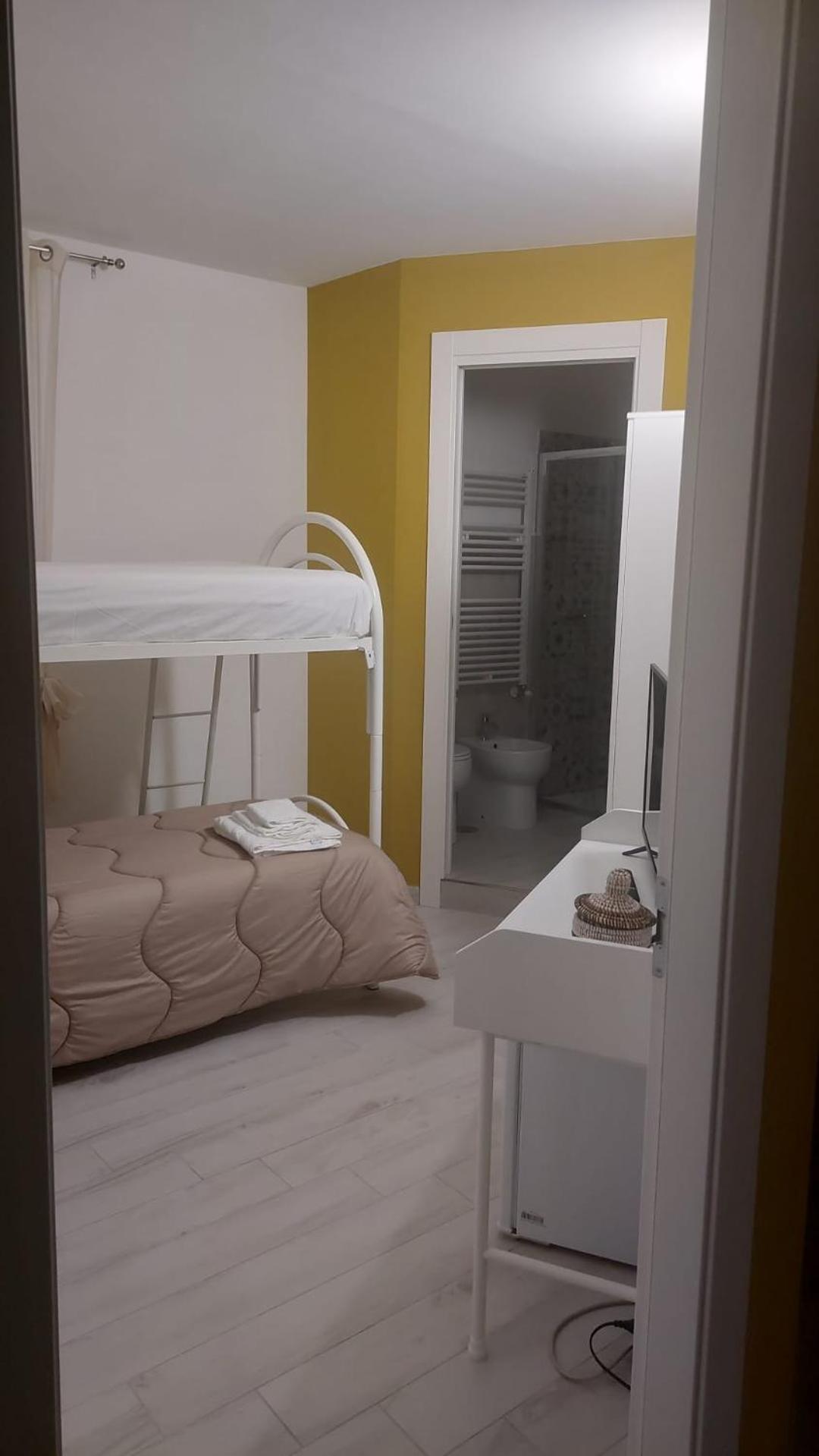 Single Room with Private Bathroom photo 3