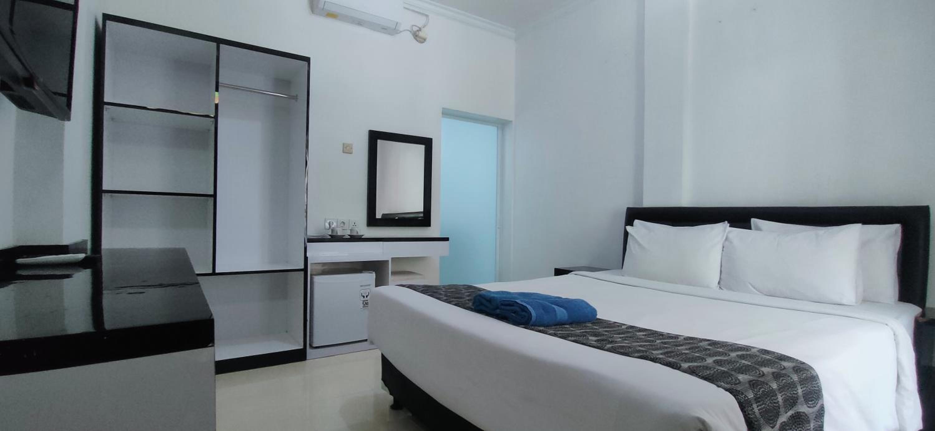 Standard Double or Twin Room photo 1