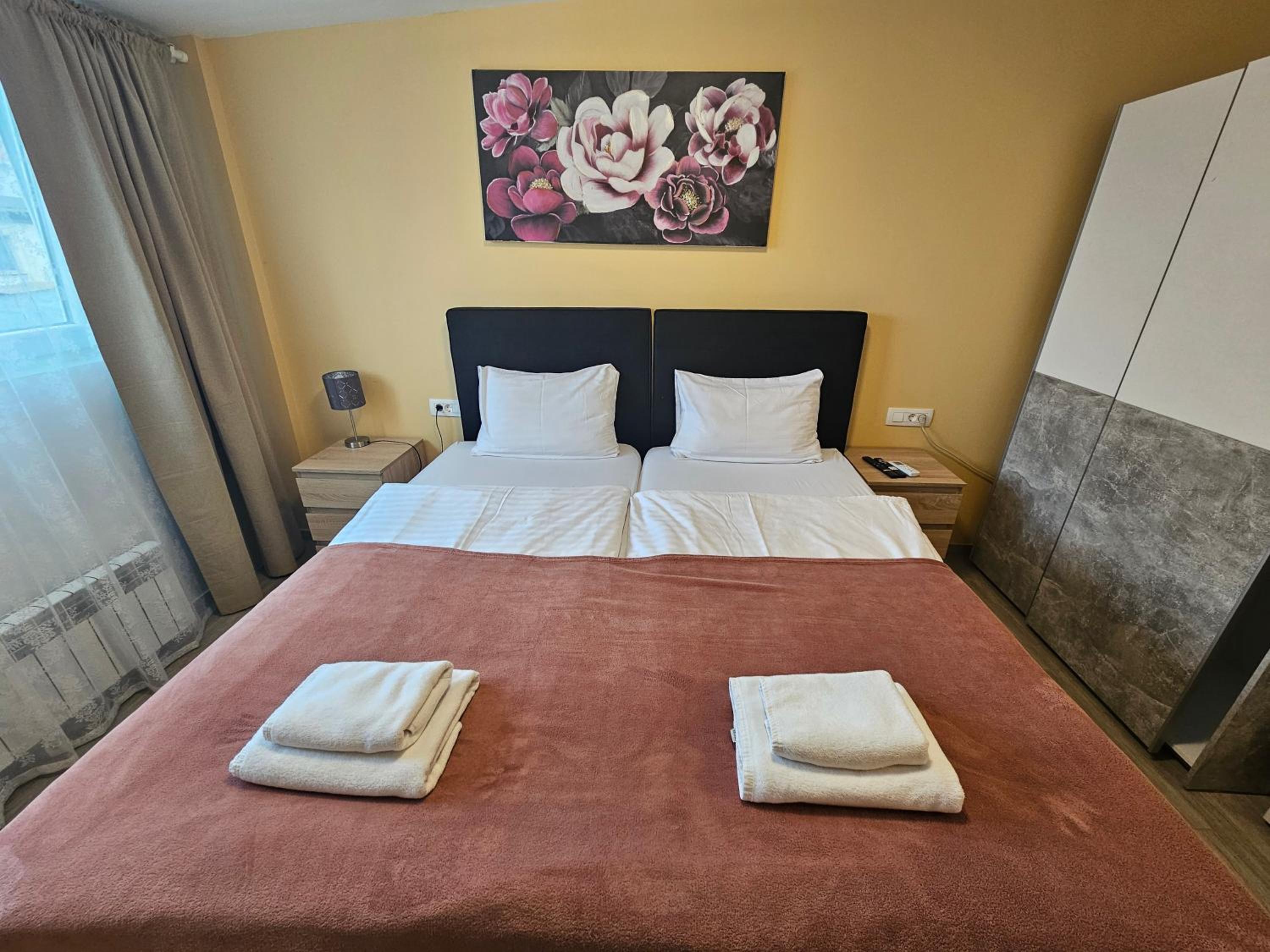 Double or Twin Room with Private Bathroom - Photo 1