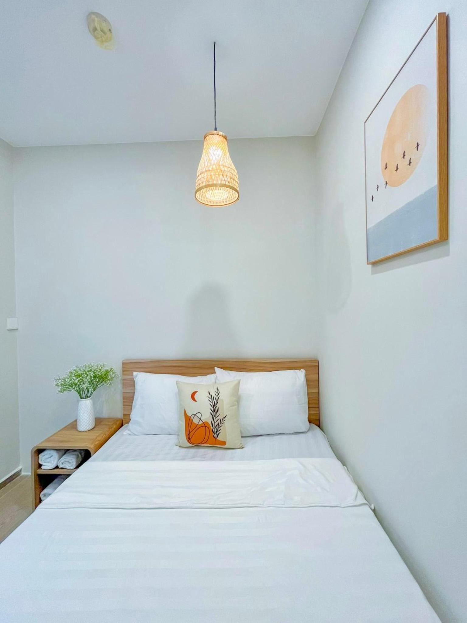 Two-Bedroom Apartment with Balcony - Photo 29