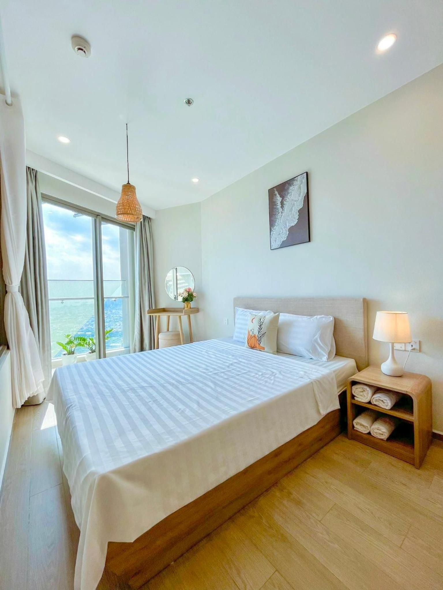 Two-Bedroom Apartment with Balcony - Photo 3