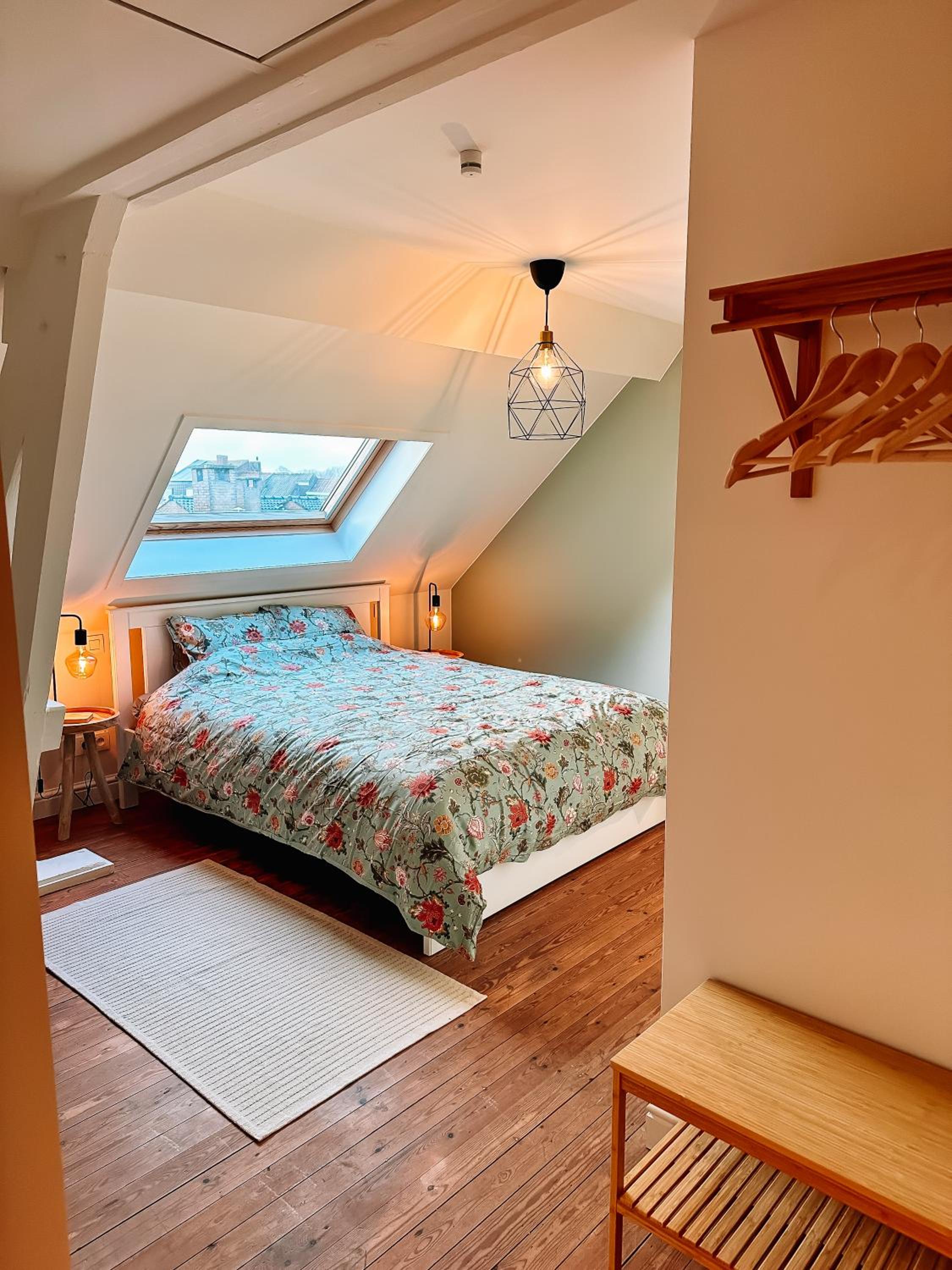 Five-Bedroom House photo 1