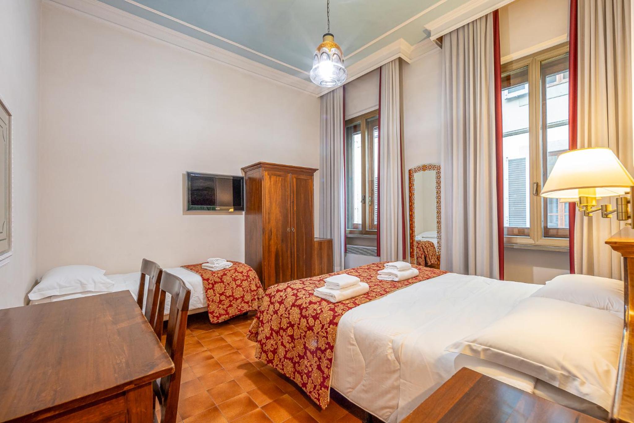 Double Room with Private External Bathroom thumbnail 5