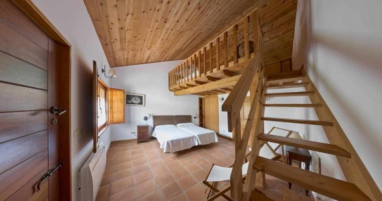 Seven-Bedroom House photo 2