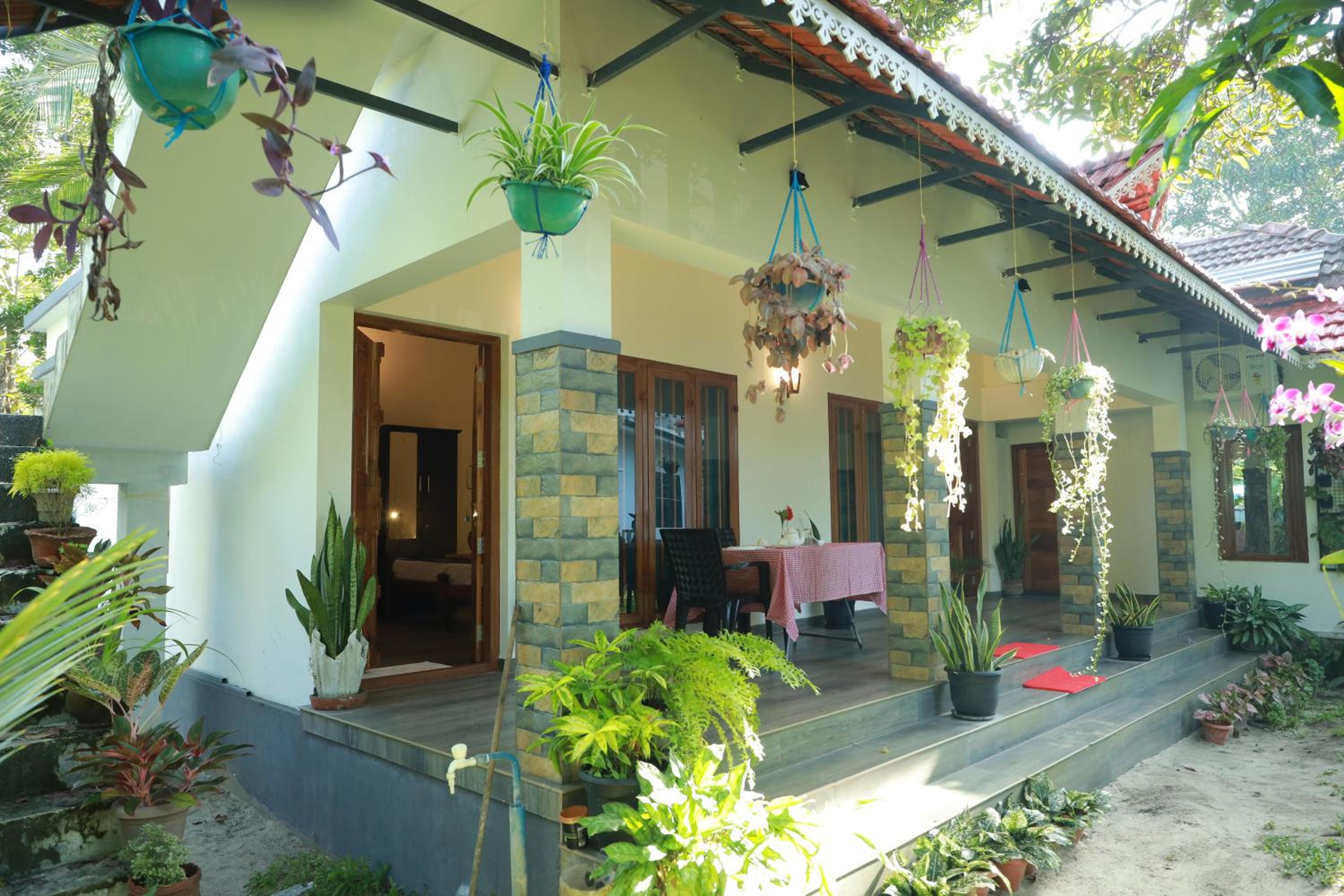 Deluxe Double or Twin Room with Garden View photo 3