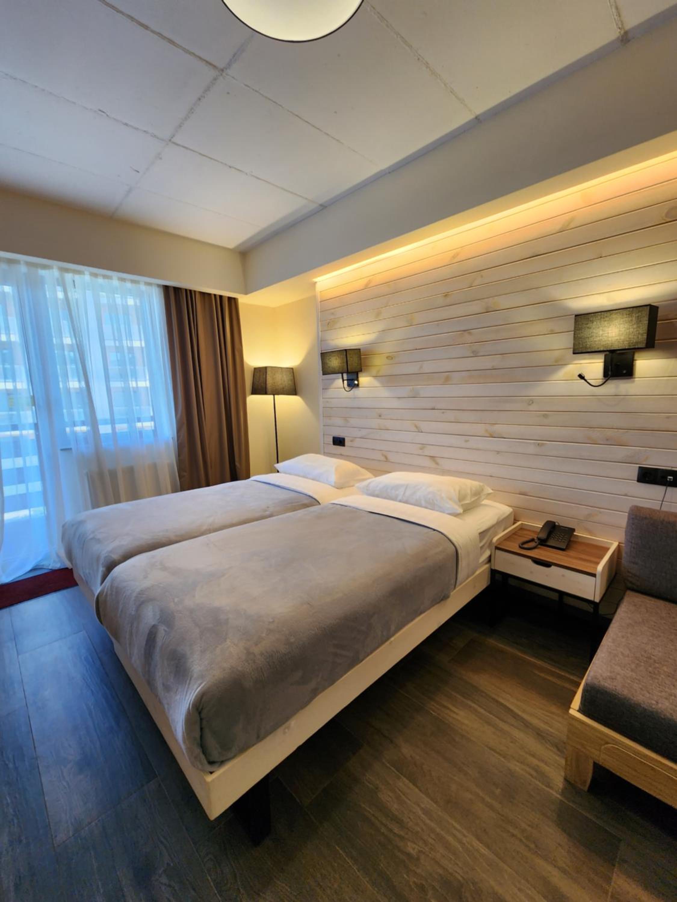 Standard Double or Twin Room - Photo 3