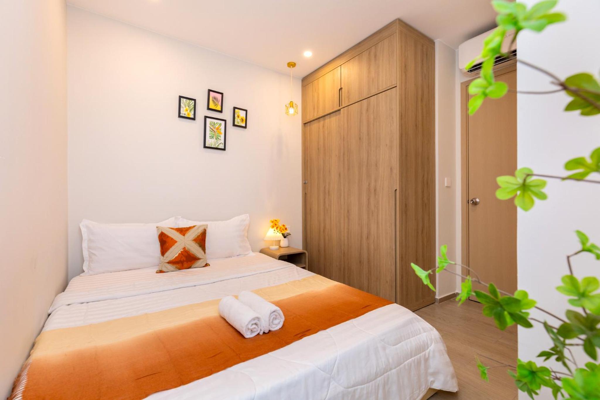 Three-Bedroom Apartment with Sea View - Photo 14