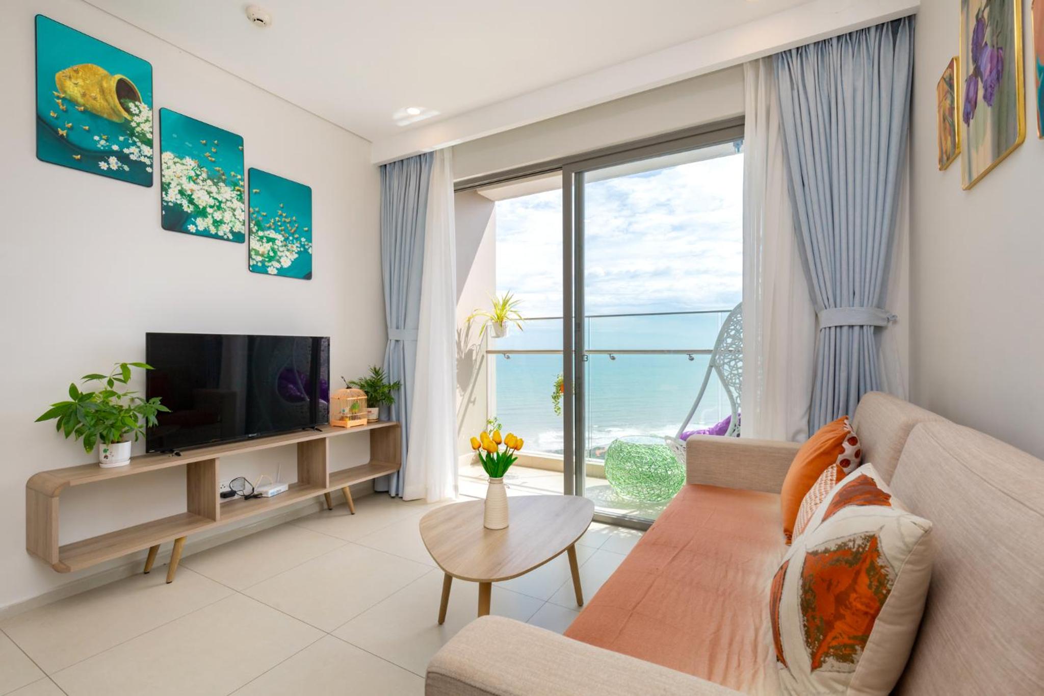 Three-Bedroom Apartment with Sea View - Photo 23