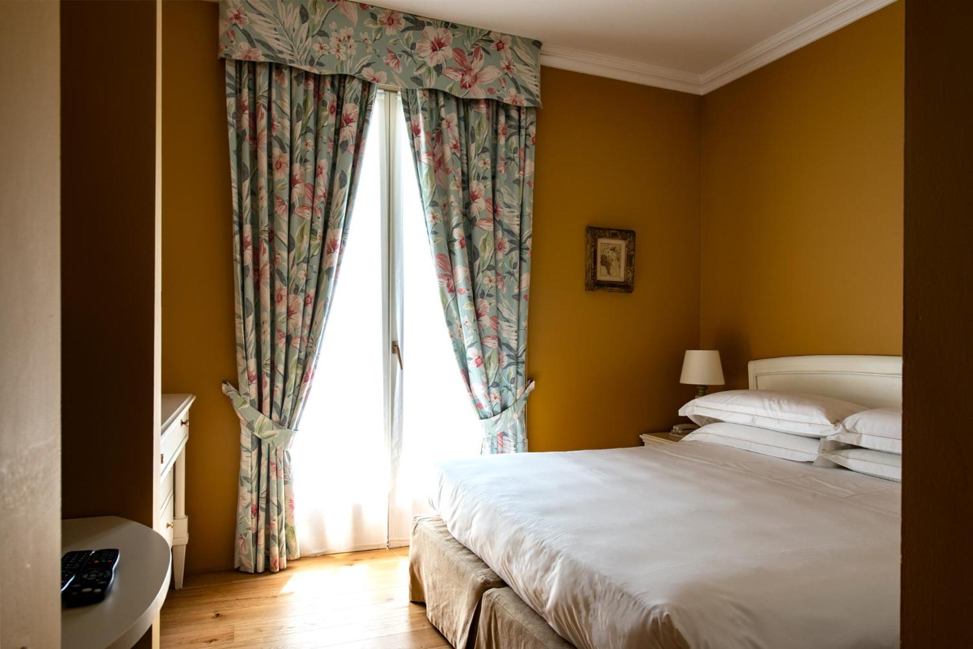 Double Room with Balcony - Photo 3