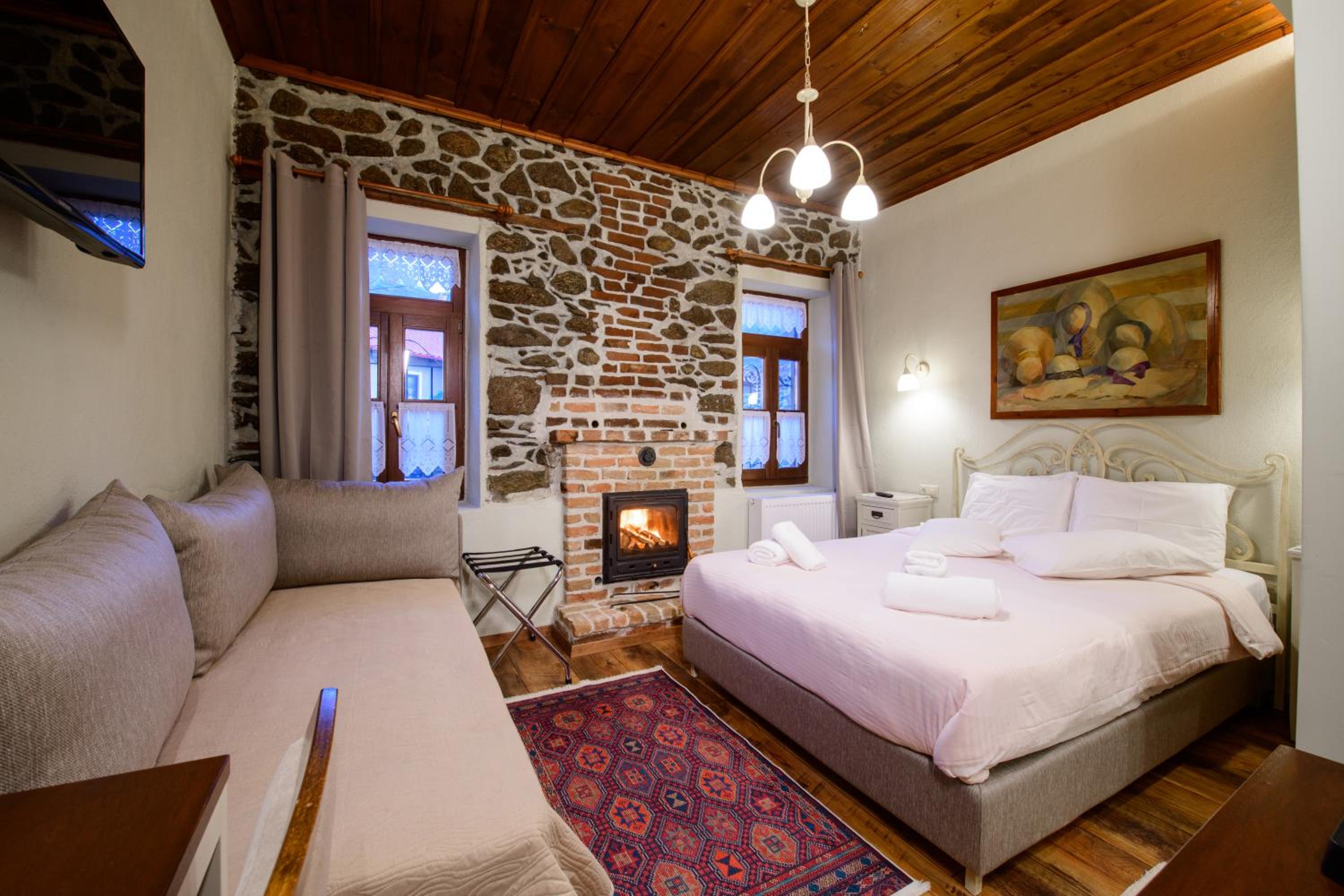 Triple Room with Fireplace photo 3