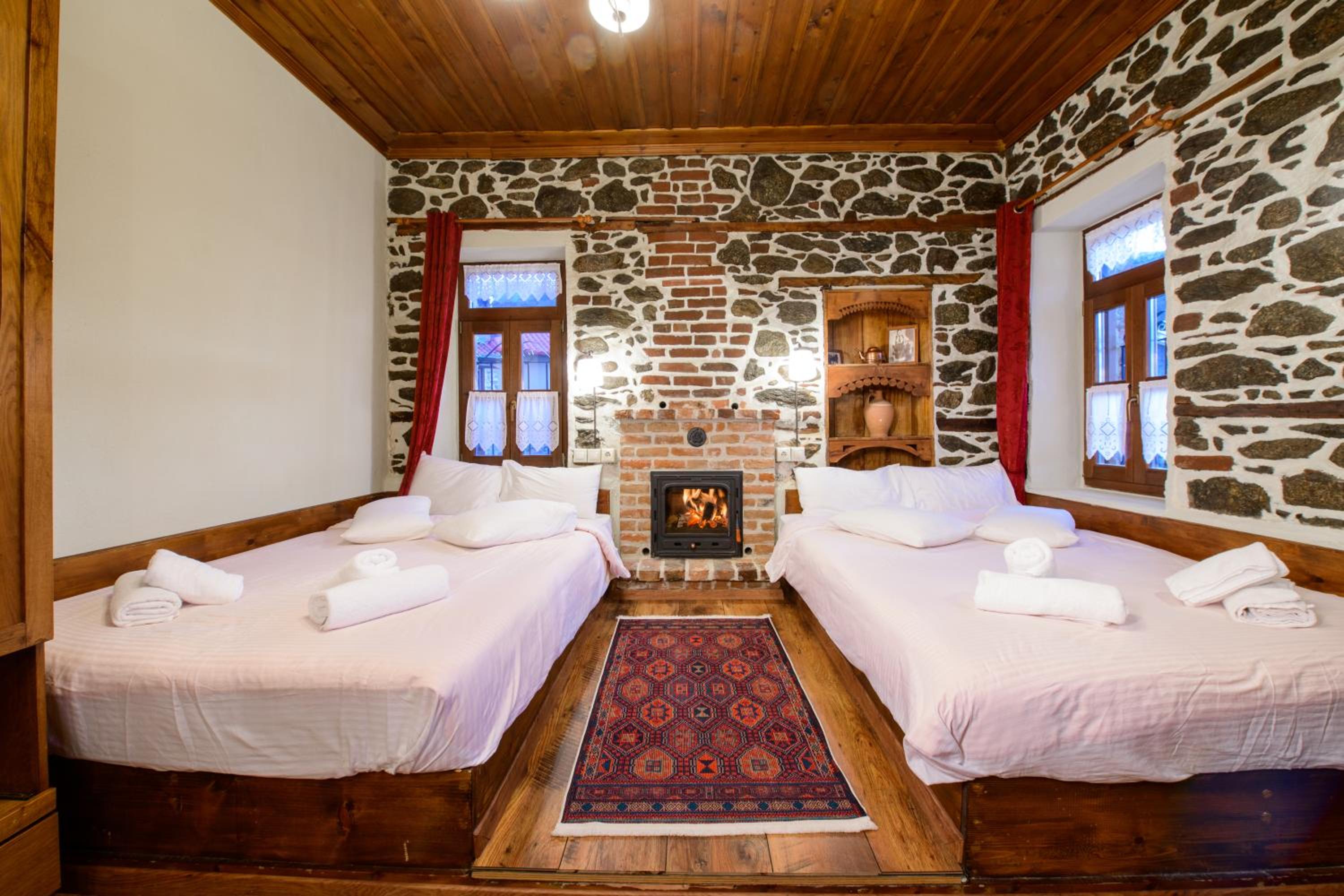 Triple Room with Fireplace photo 2