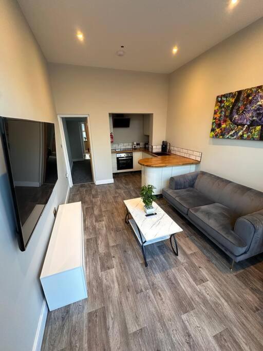 One-Bedroom Apartment photo 1