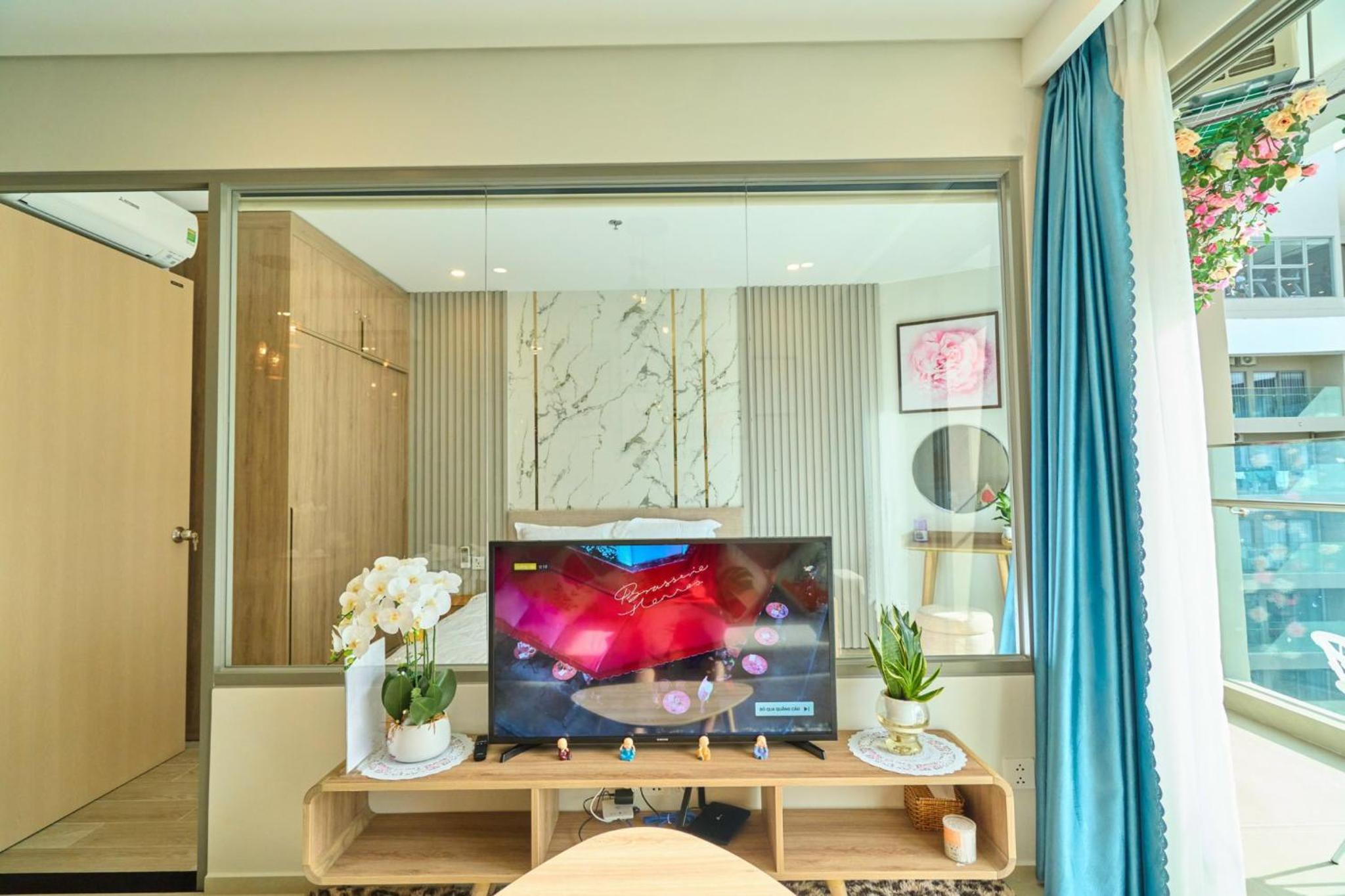 One-Bedroom Apartment with Balcony - Photo 30