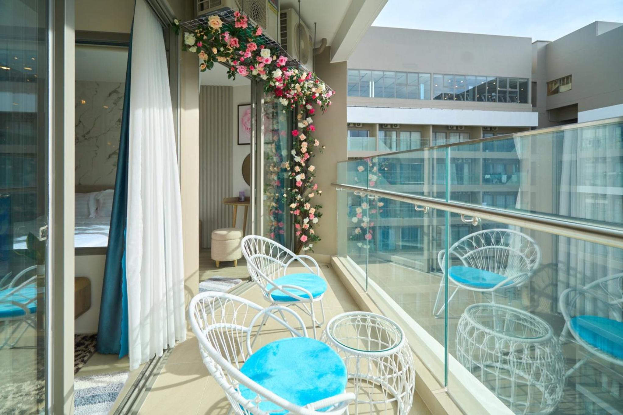 One-Bedroom Apartment with Balcony - Photo 31