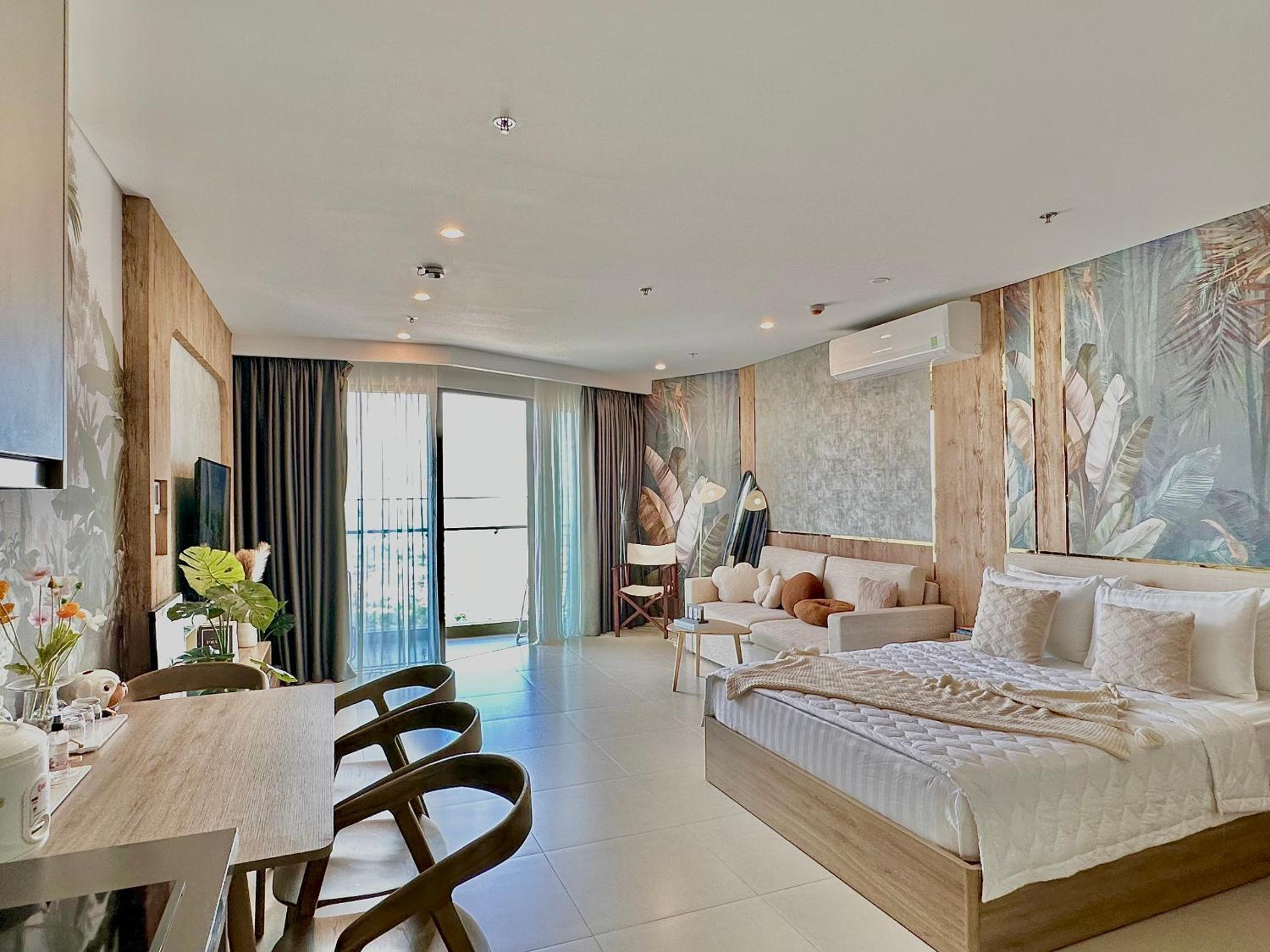 One-Bedroom Apartment with Balcony - Photo 35