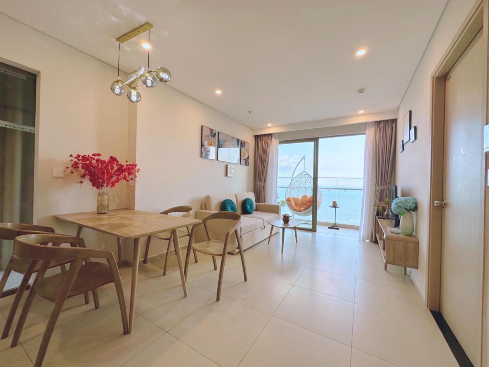Three-Bedroom Apartment with Sea View - Photo 17