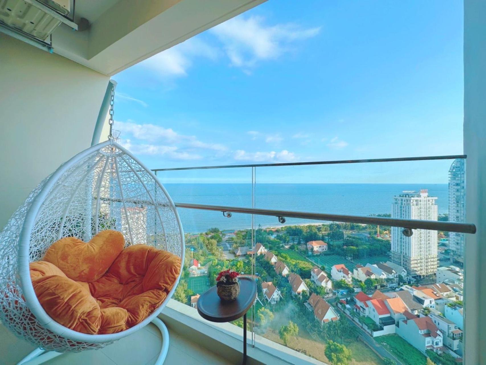 Three-Bedroom Apartment with Sea View - Photo 25