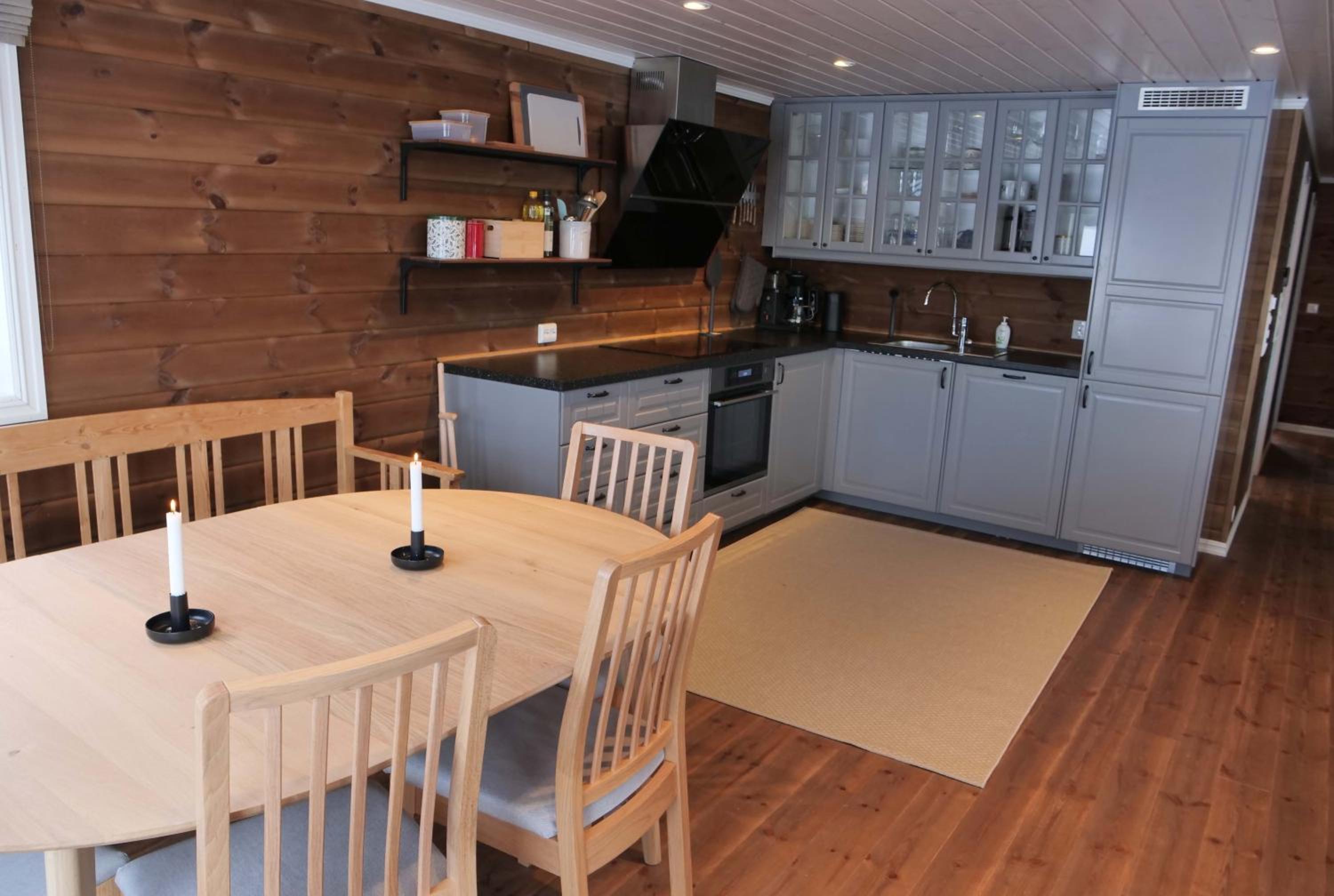 Four-Bedroom House photo 3