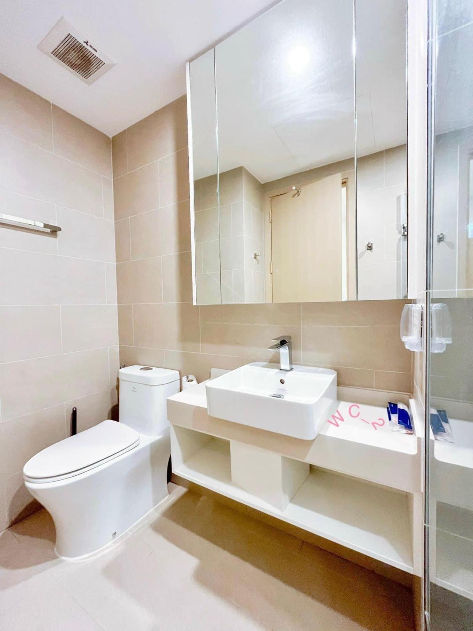 Three-Bedroom Apartment with Sea View - Photo 6