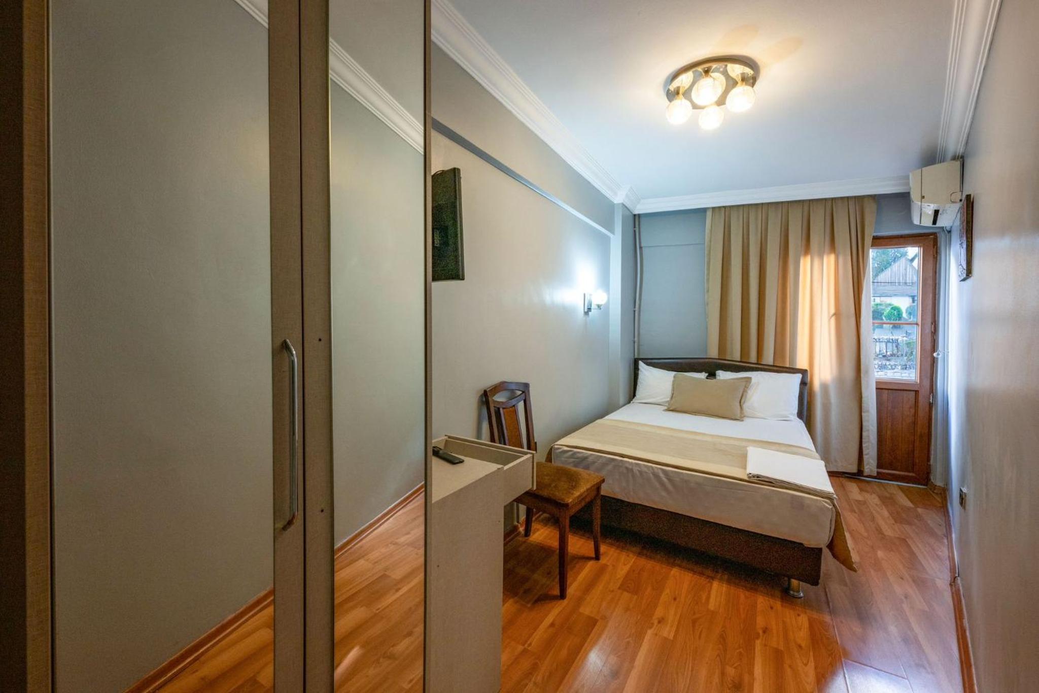 Economy Double Room photo 2