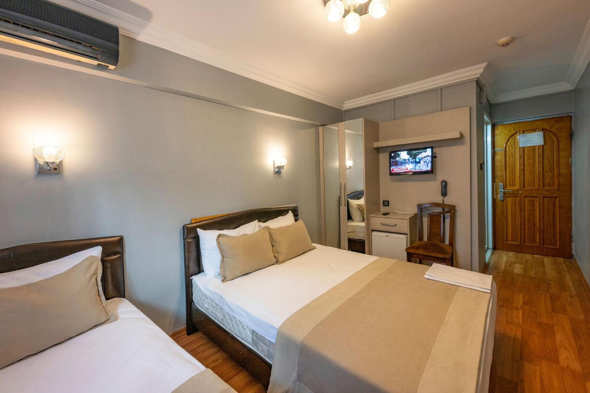 Comfort Triple Room with Shower photo 3