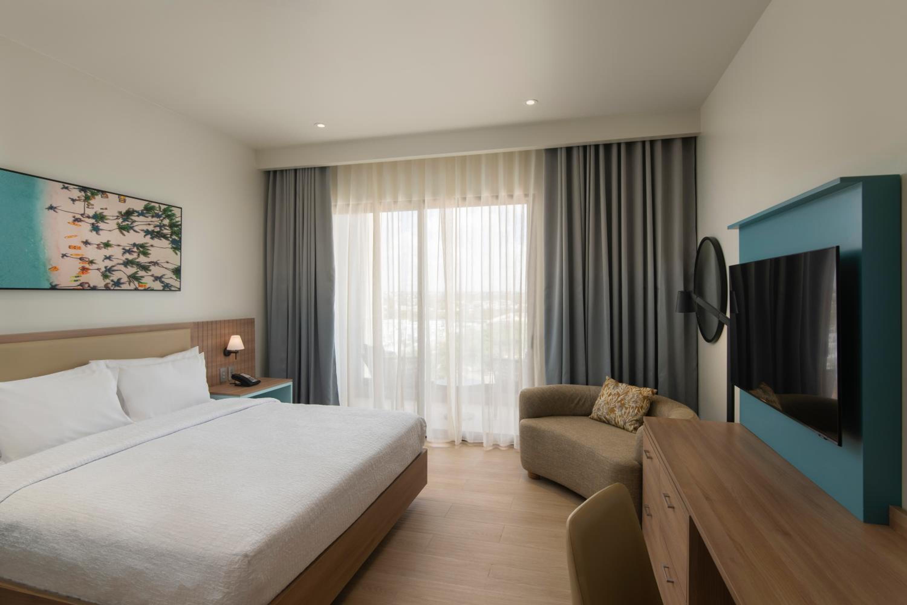 King Room with City View - Photo 6