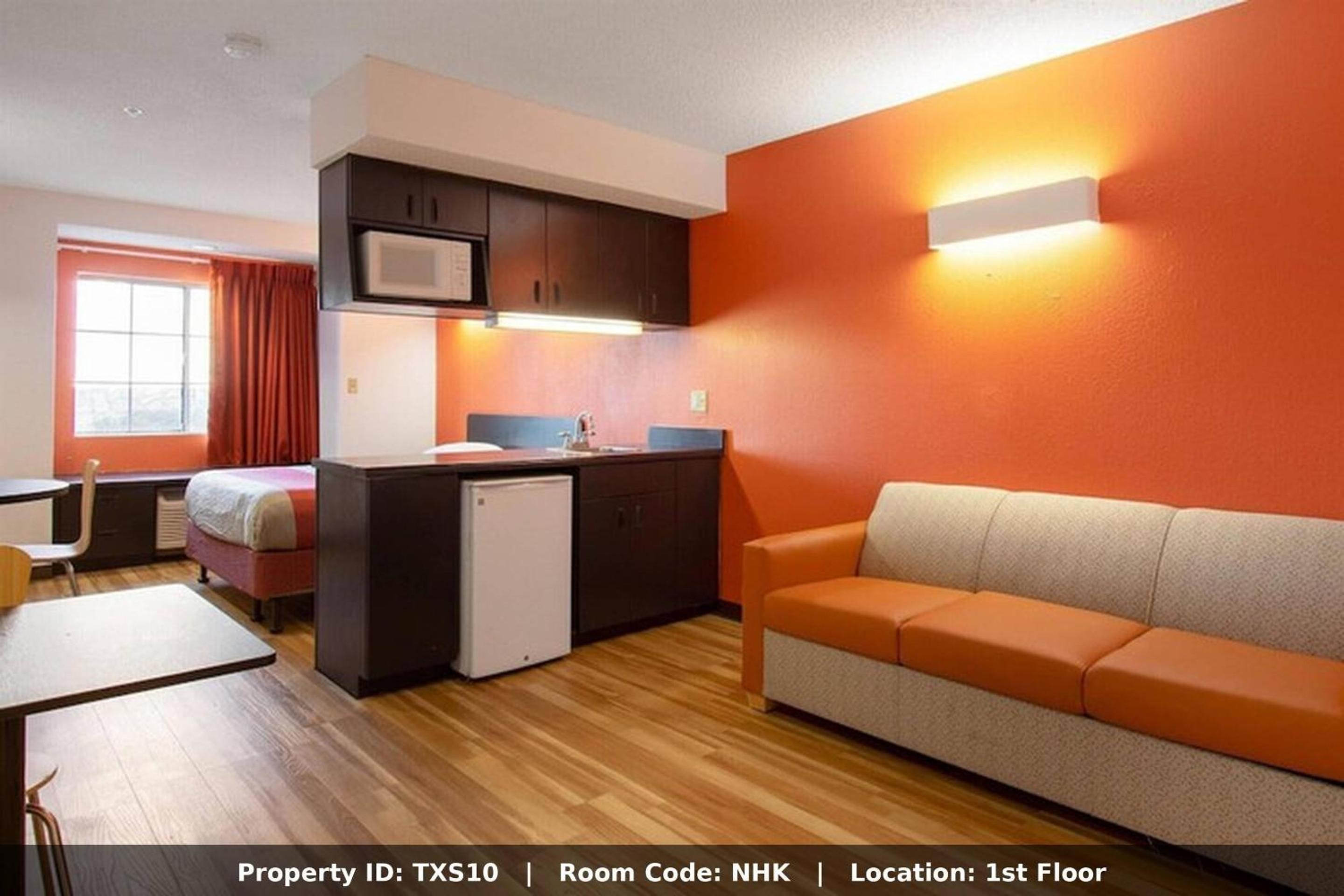 King Room with Sofa - Non Smoking