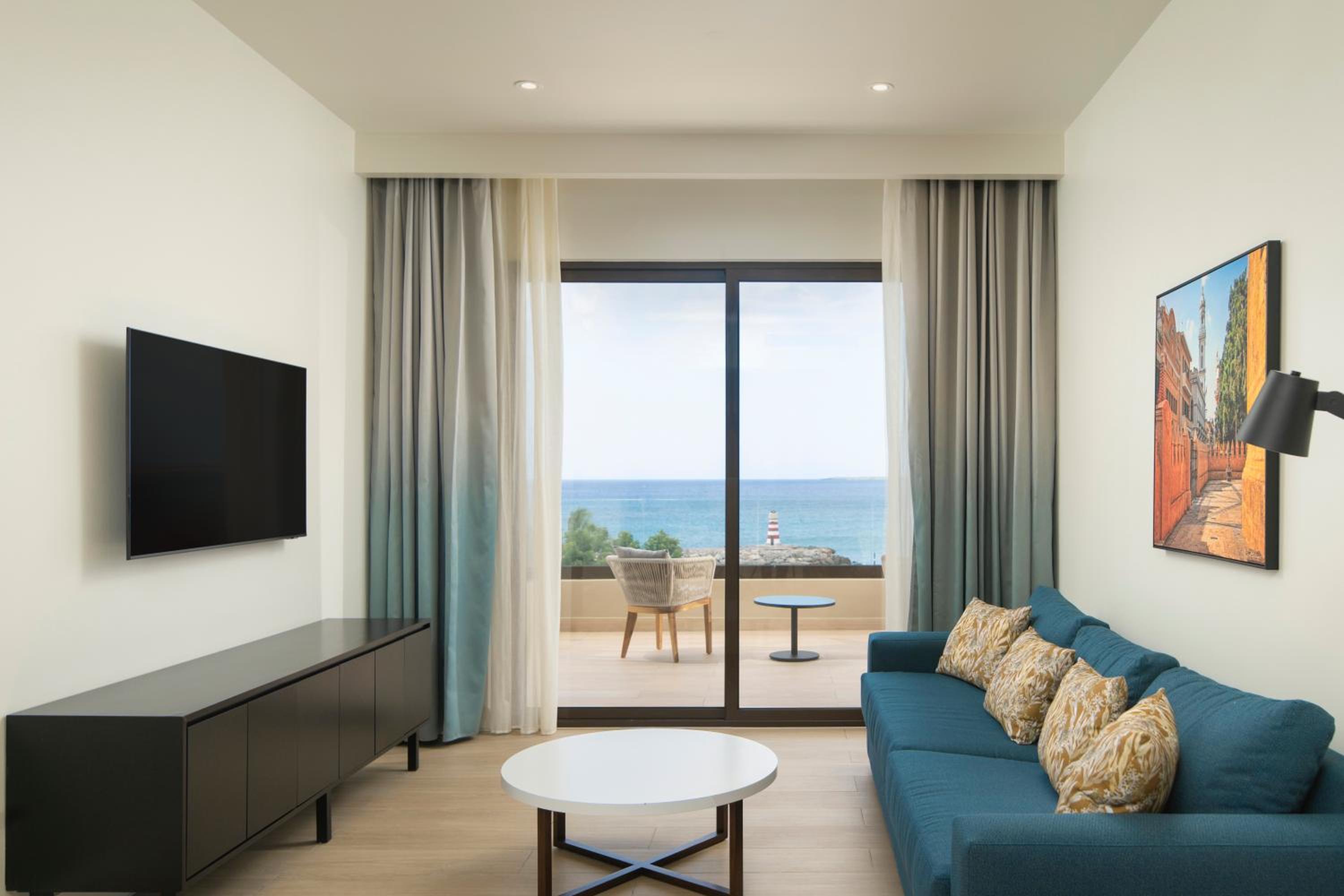 One-Bedroom King Suite with Sofa Bed - Ocean Front View - Photo 5