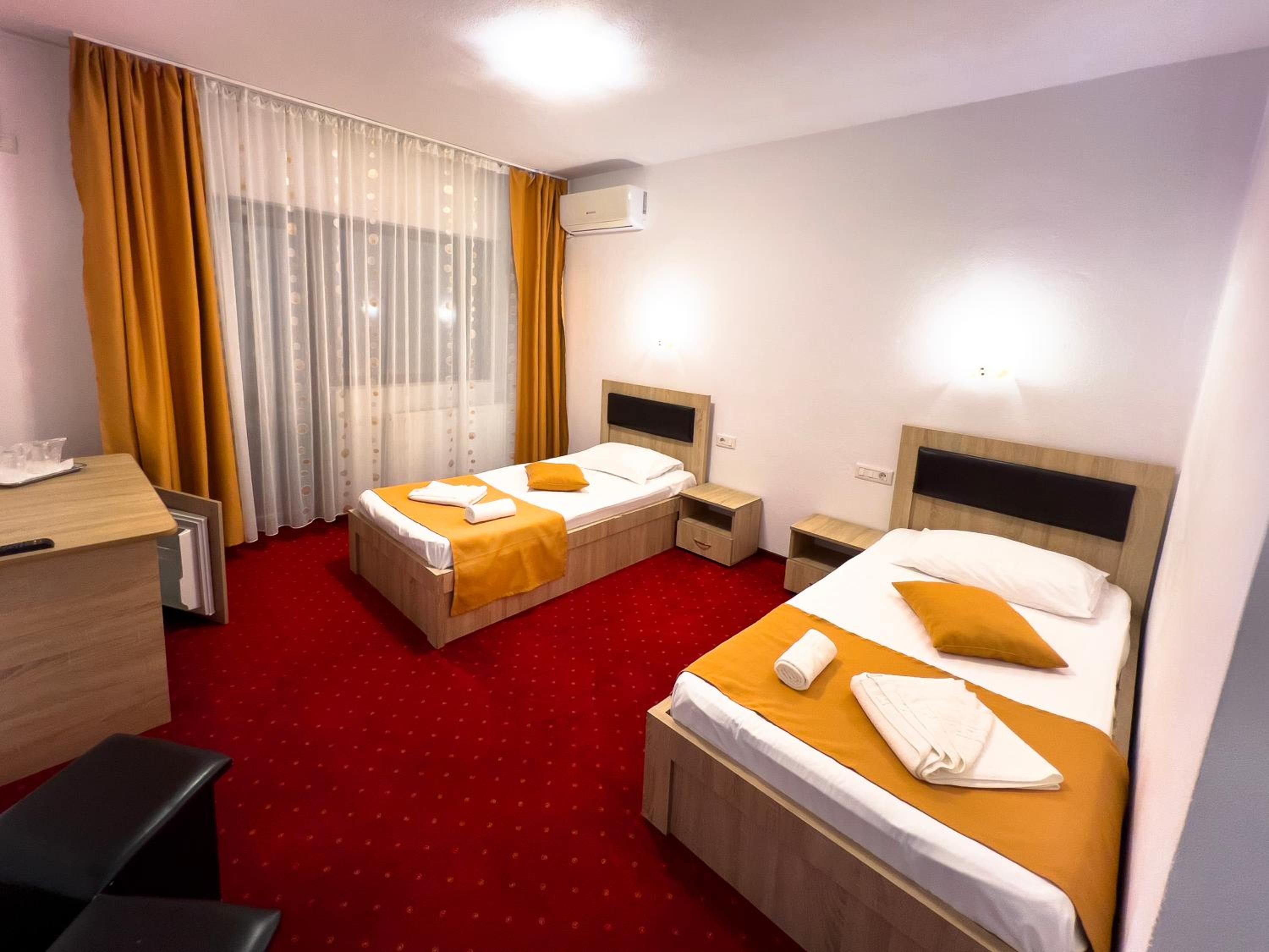 Twin Room - Photo 3
